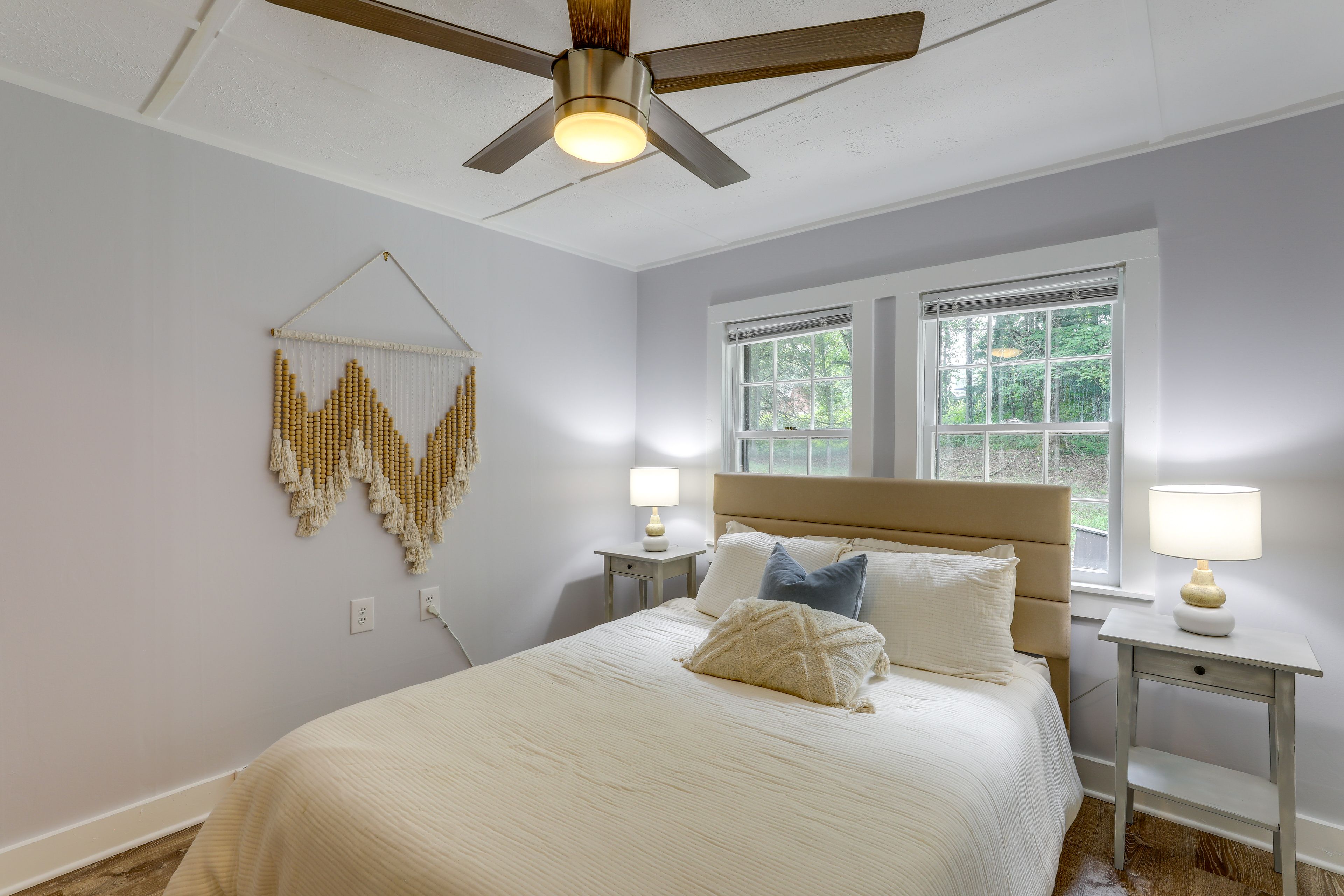 Bedroom 1 | Queen Bed