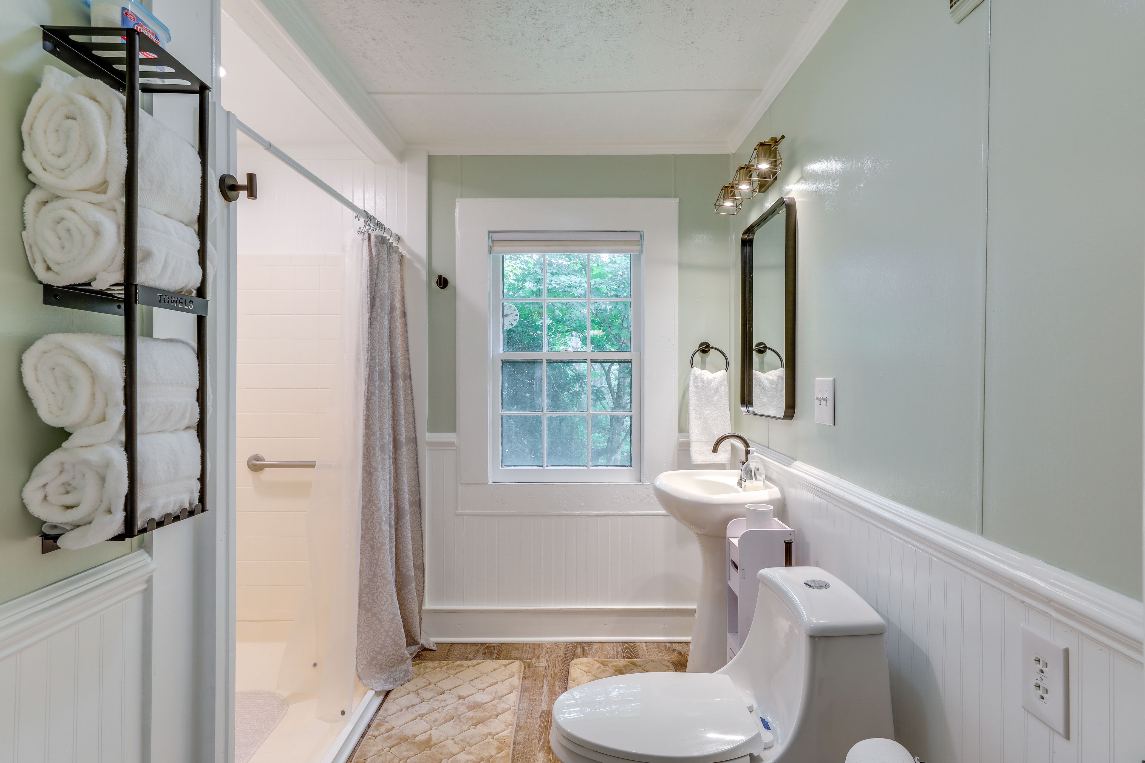 Full Bathroom | Towels & Linens Provided