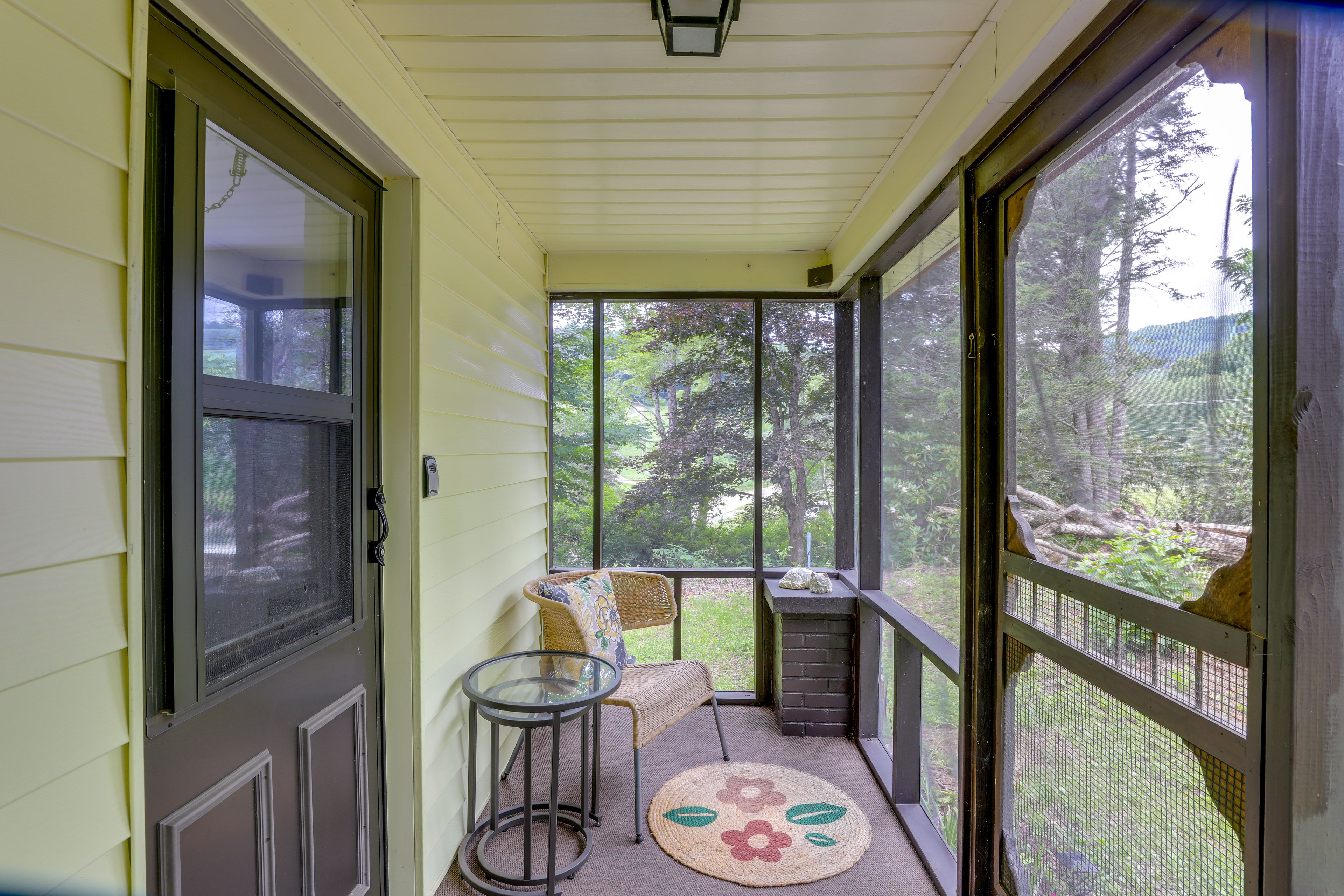 Screened Porch | Outdoor Seating Areas