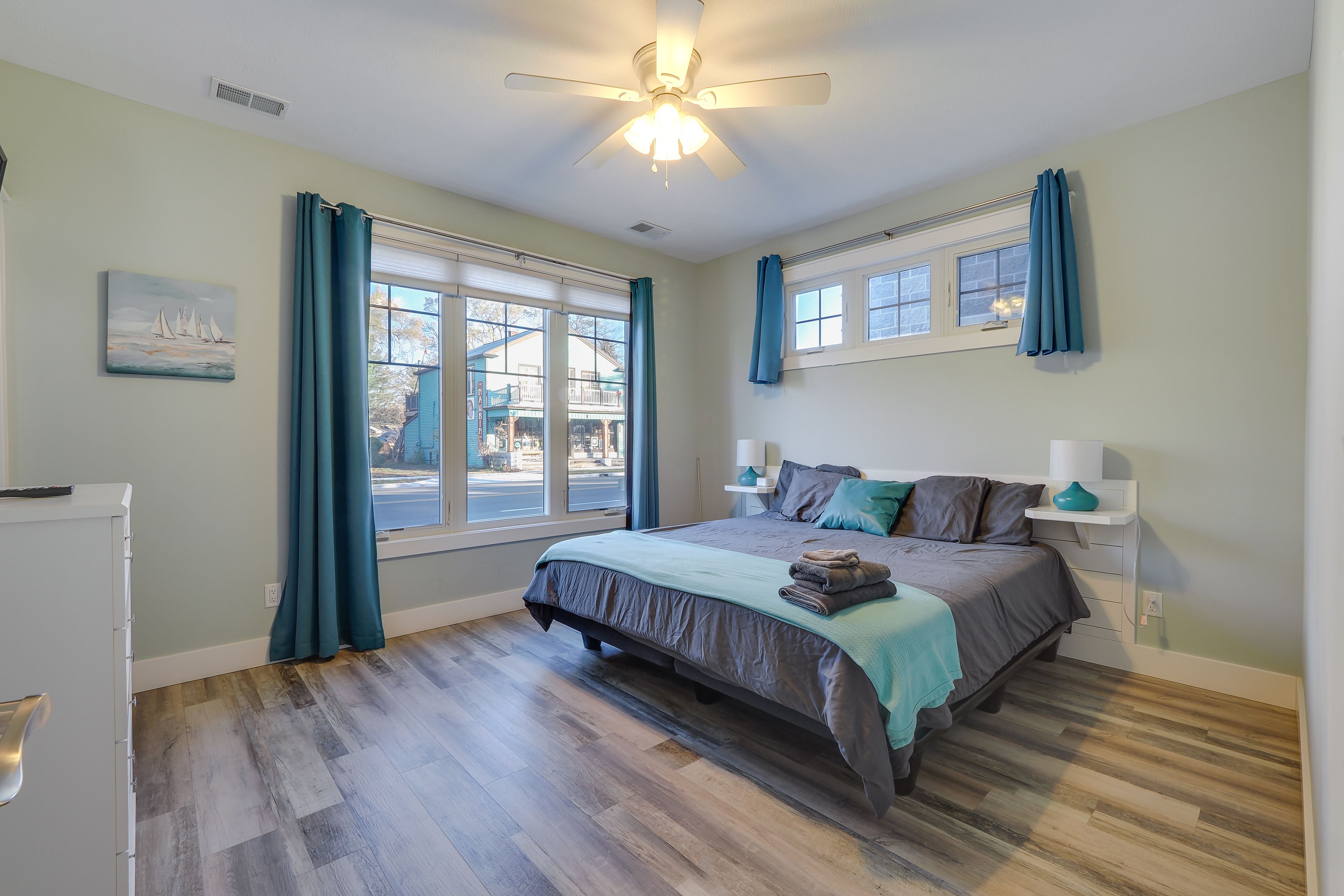 Bedroom 1 | King Bed