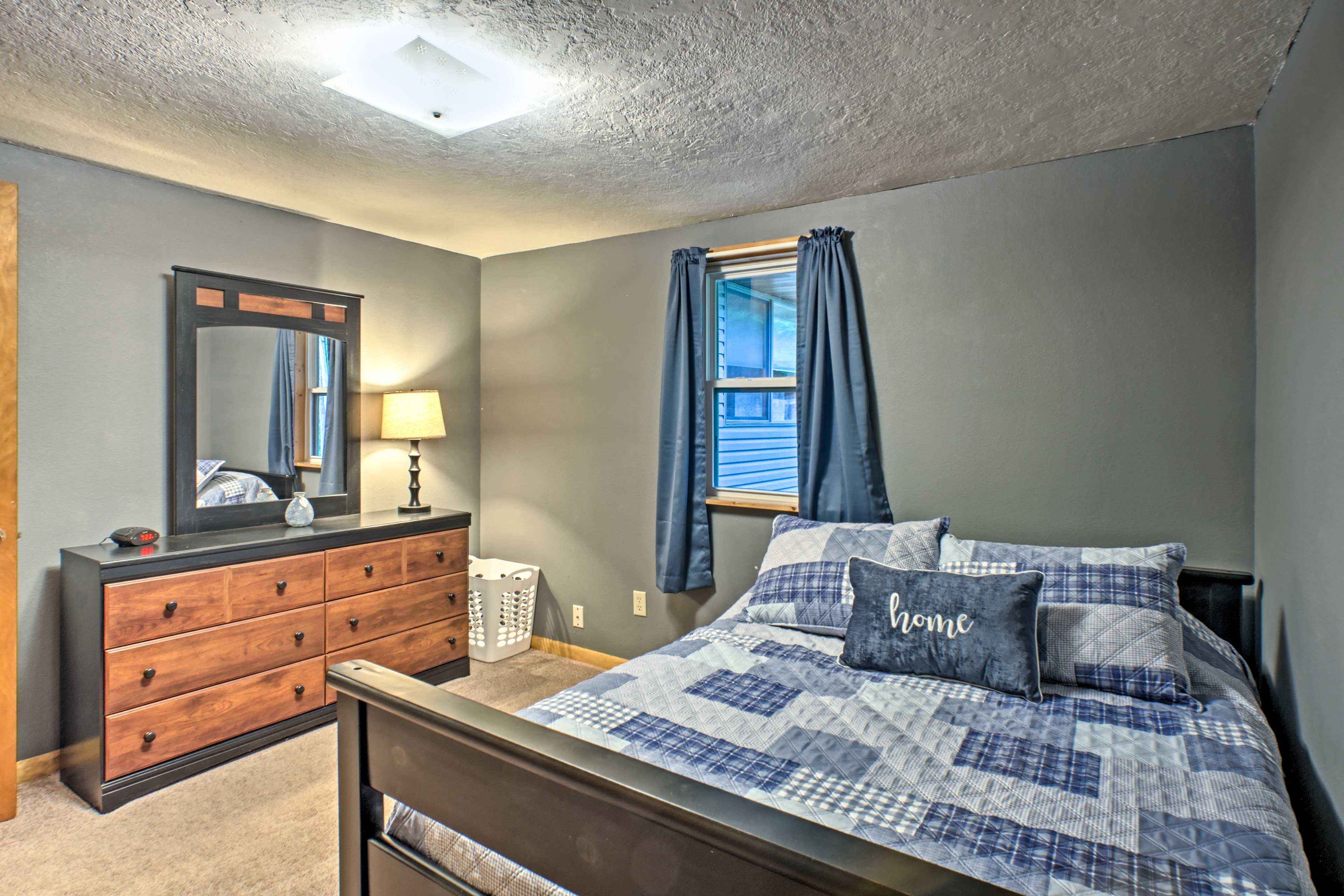 Bedroom 3 | Queen Bed w/ Full Trundle Bed | Linens Provided