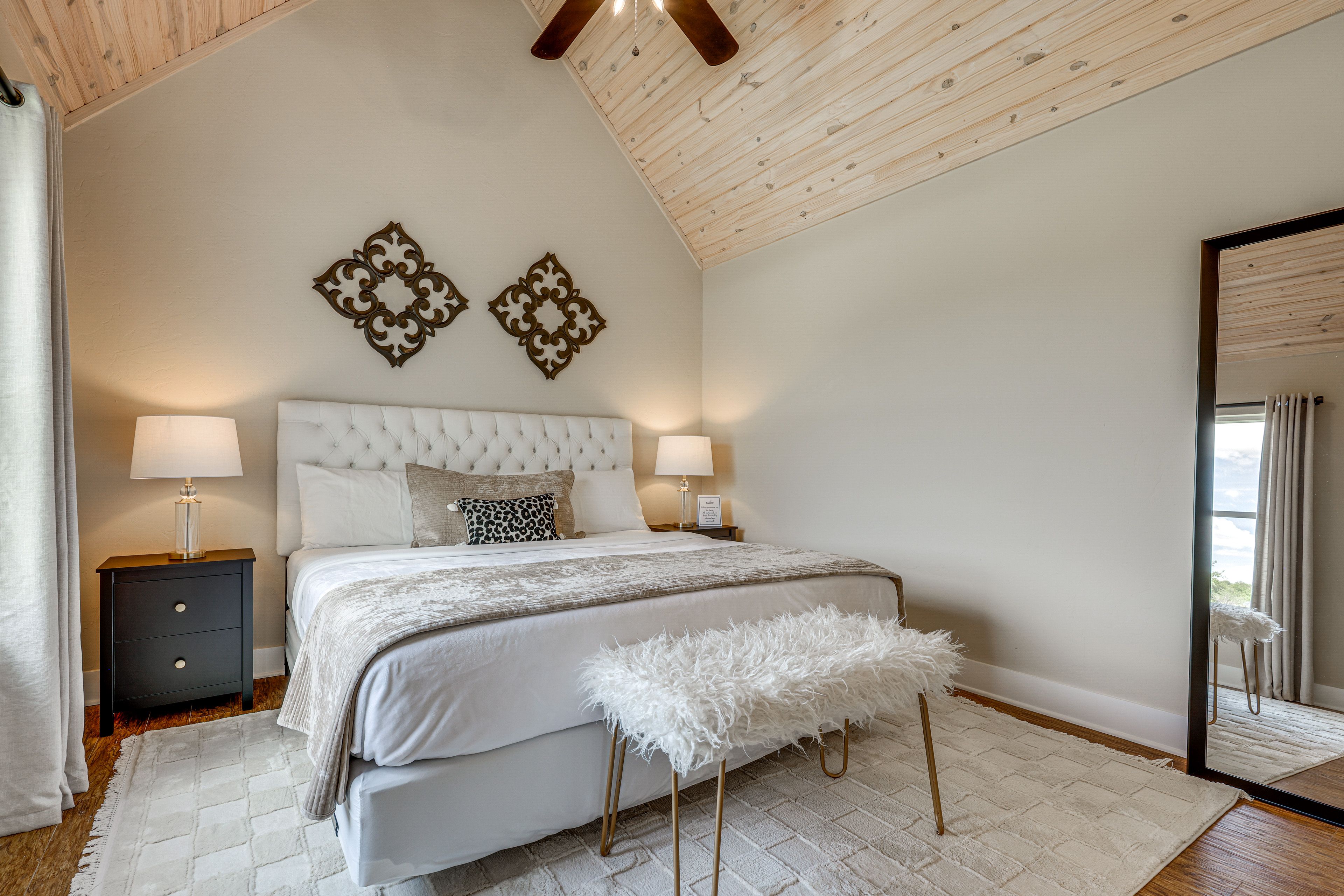Bedroom | King Bed