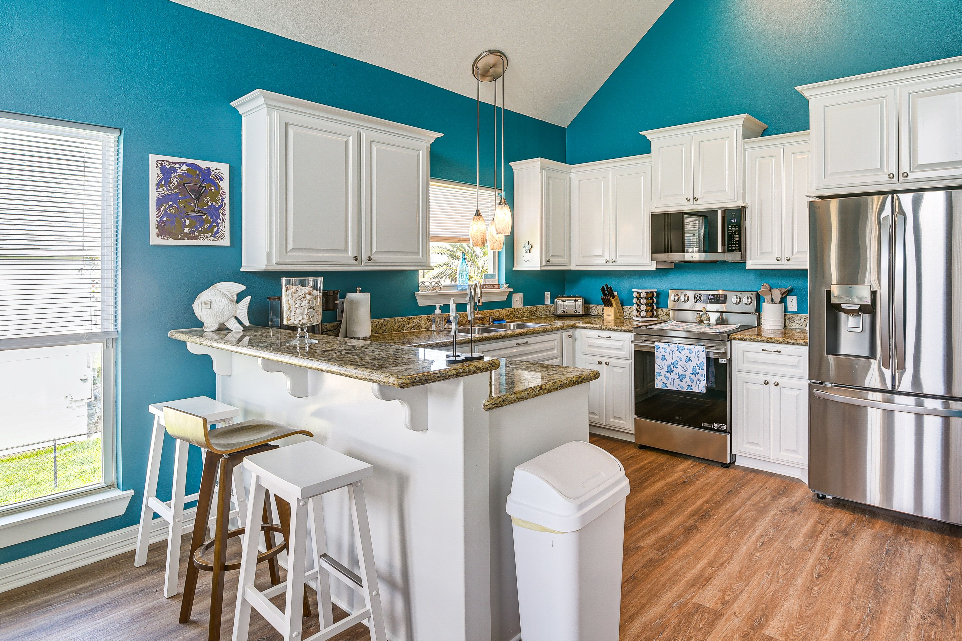 Kitchen | Main Level