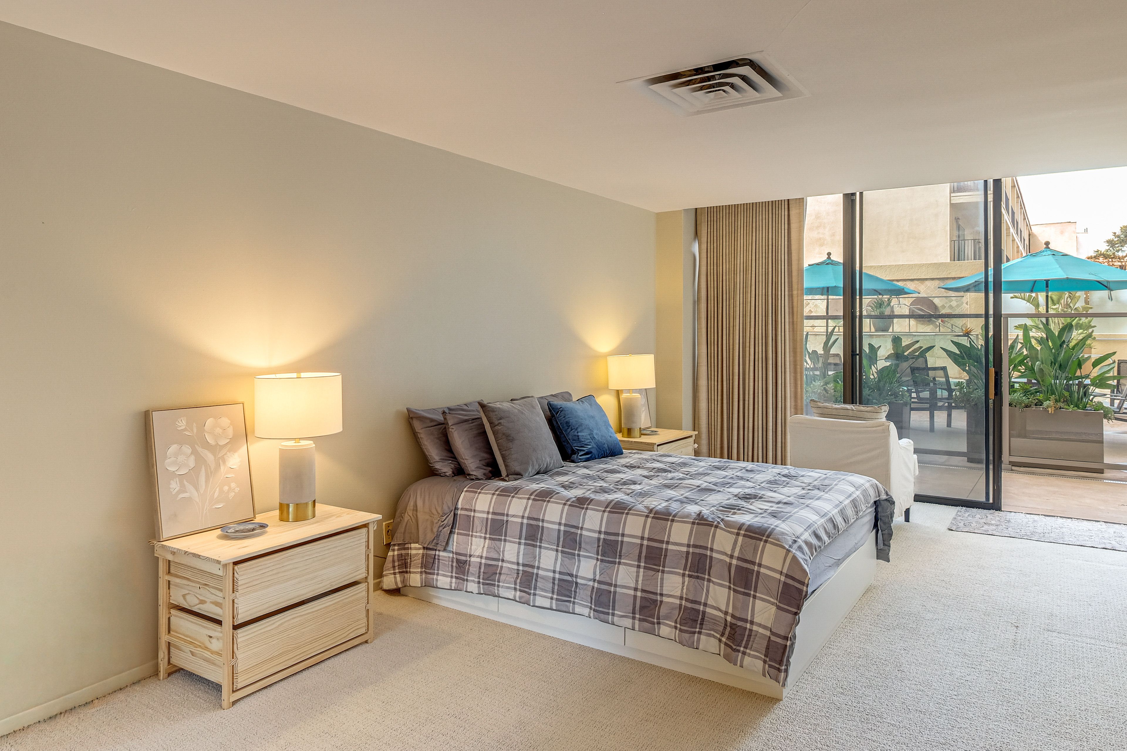 Bedroom | King Bed