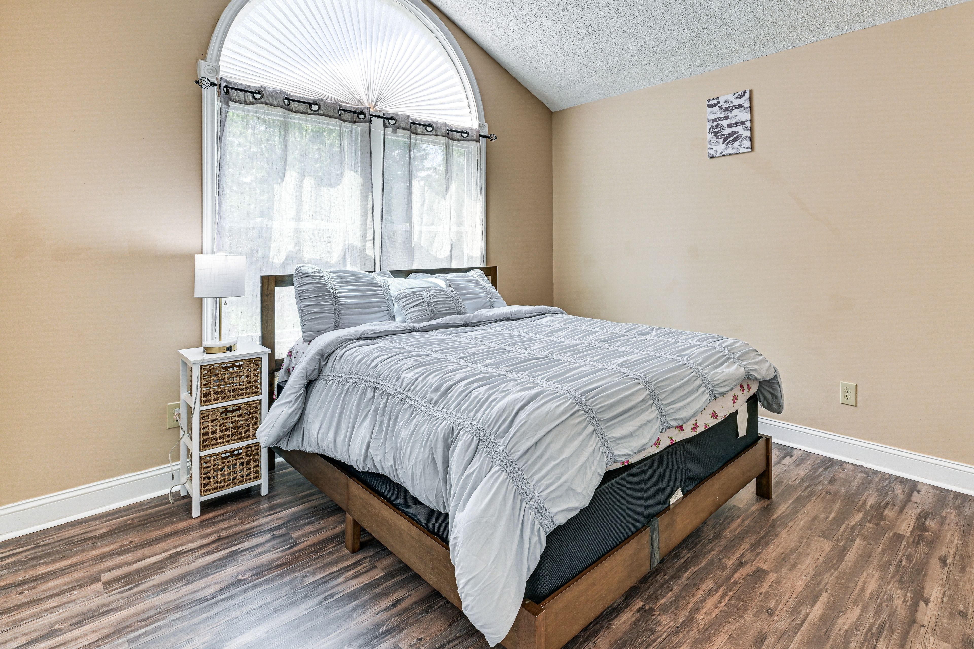 Bedroom 3 | Queen Bed