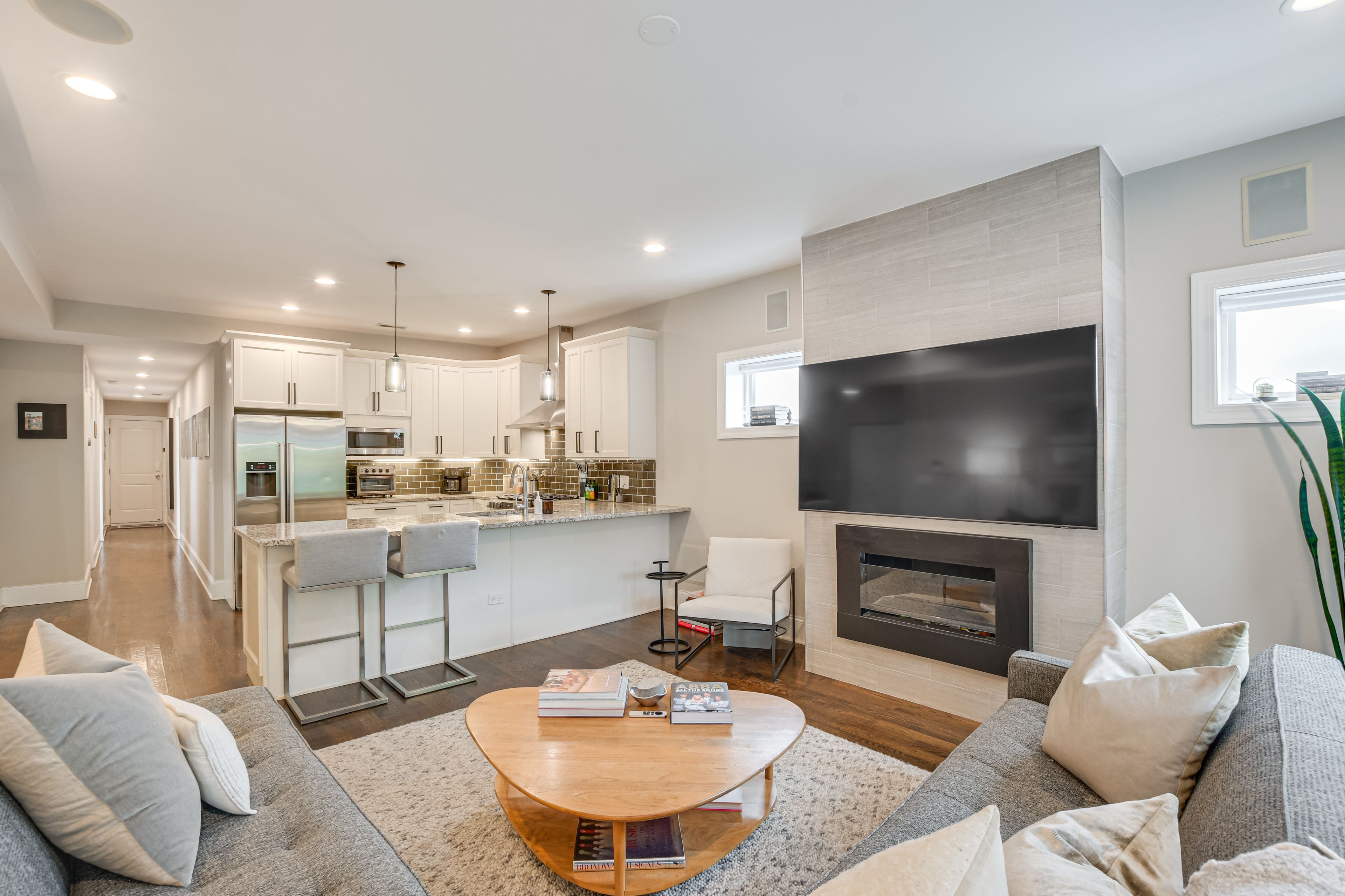 Chicago Vacation Rental | 2BR | 2BA | 1,200 Sq Ft