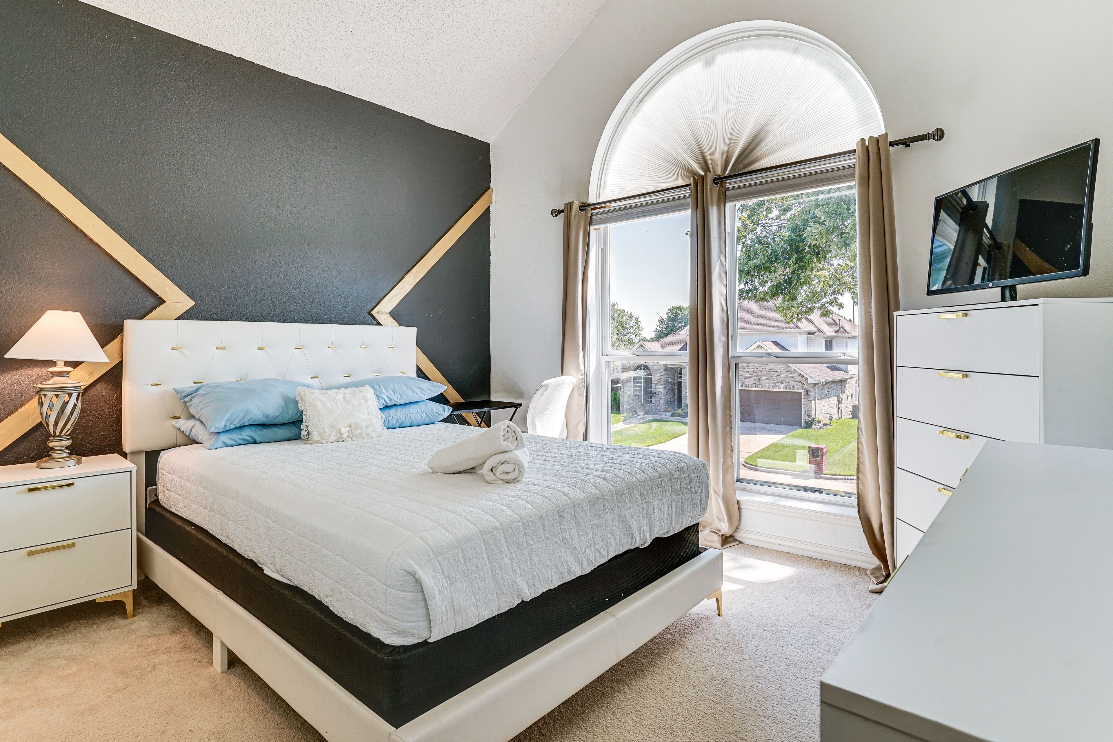 Bedroom 5 | Queen Bed | 2nd Floor