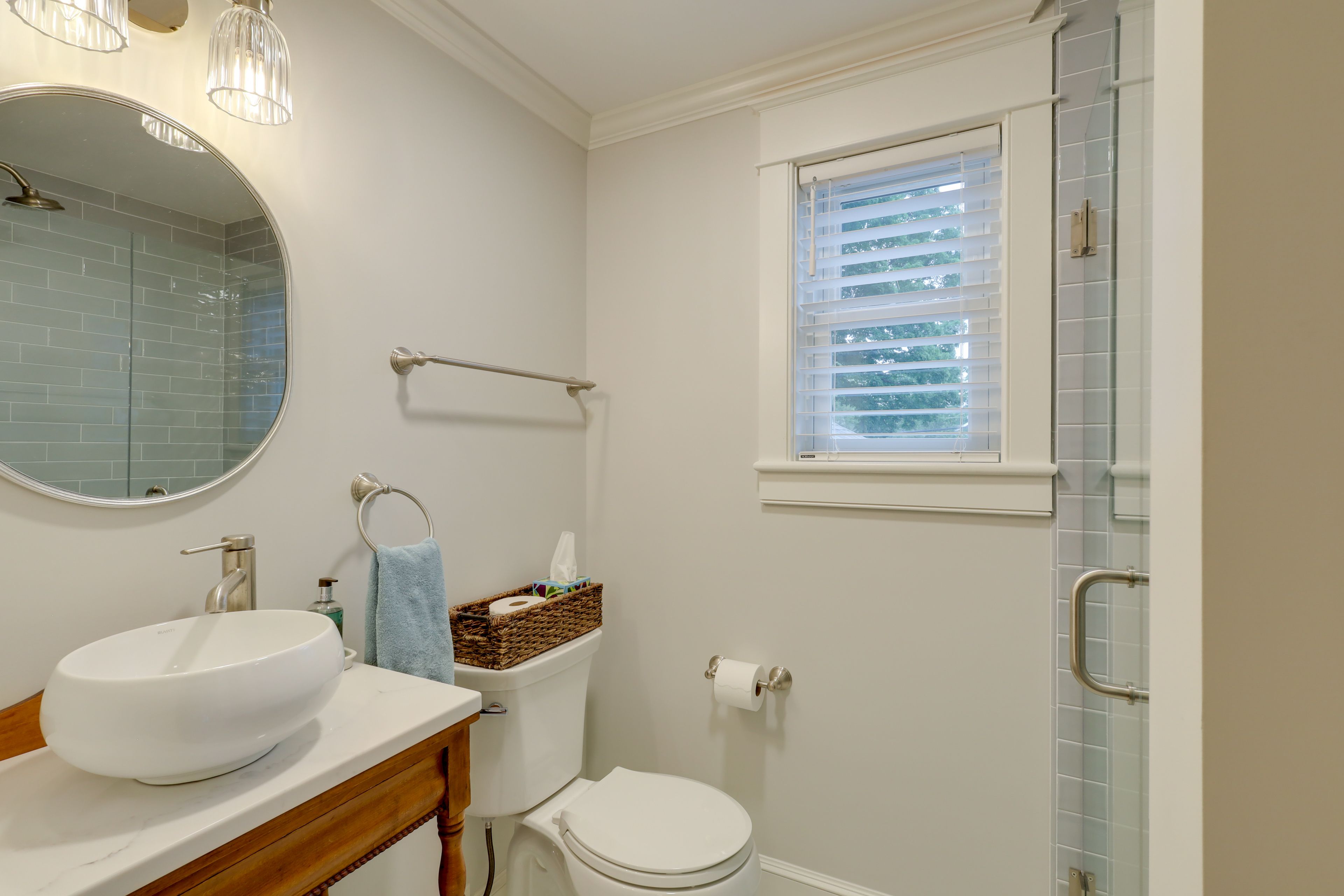 Full Bathroom | 2nd Floor
