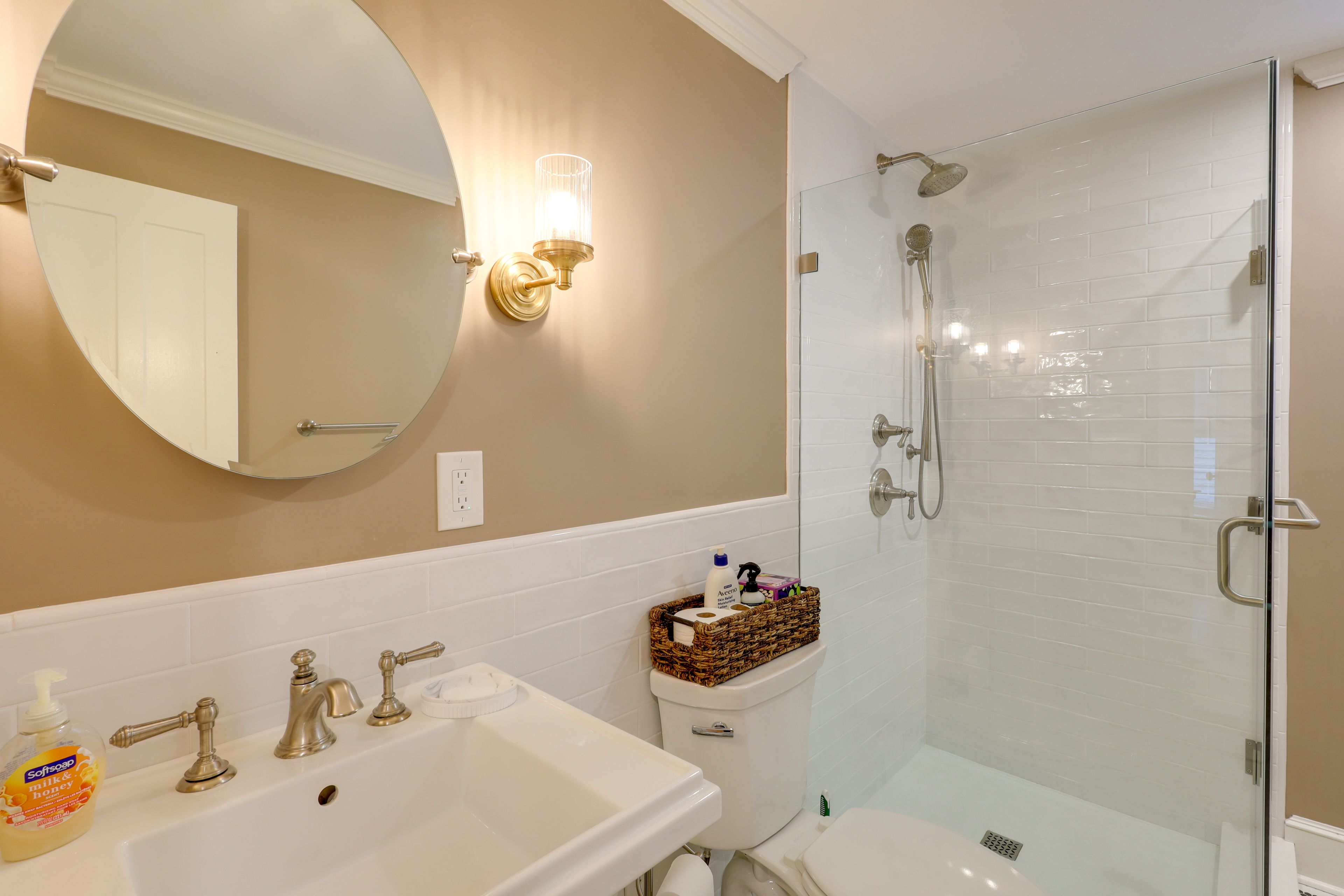 Full Bathroom | 1st Floor