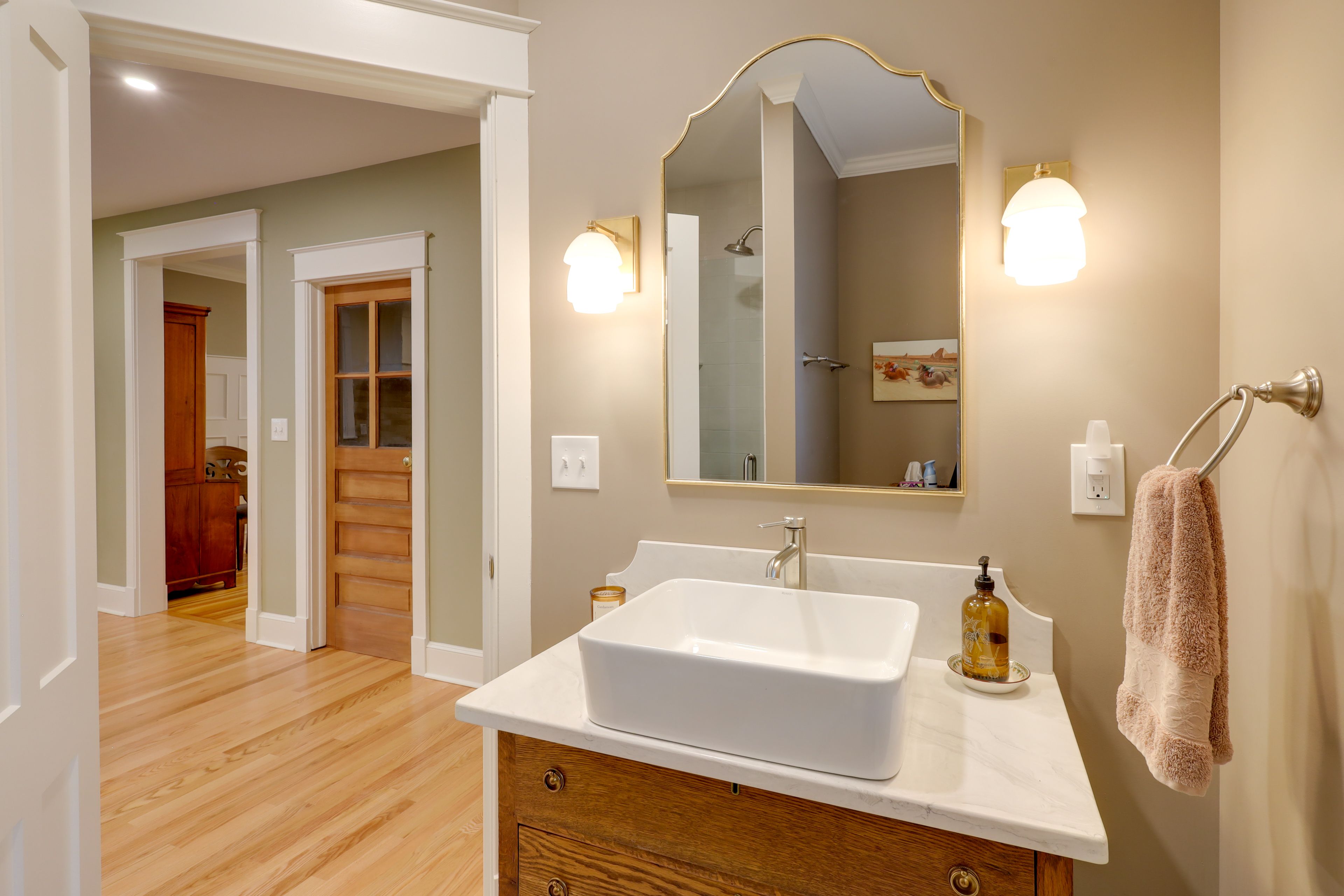 Full Bathroom | 2nd Floor