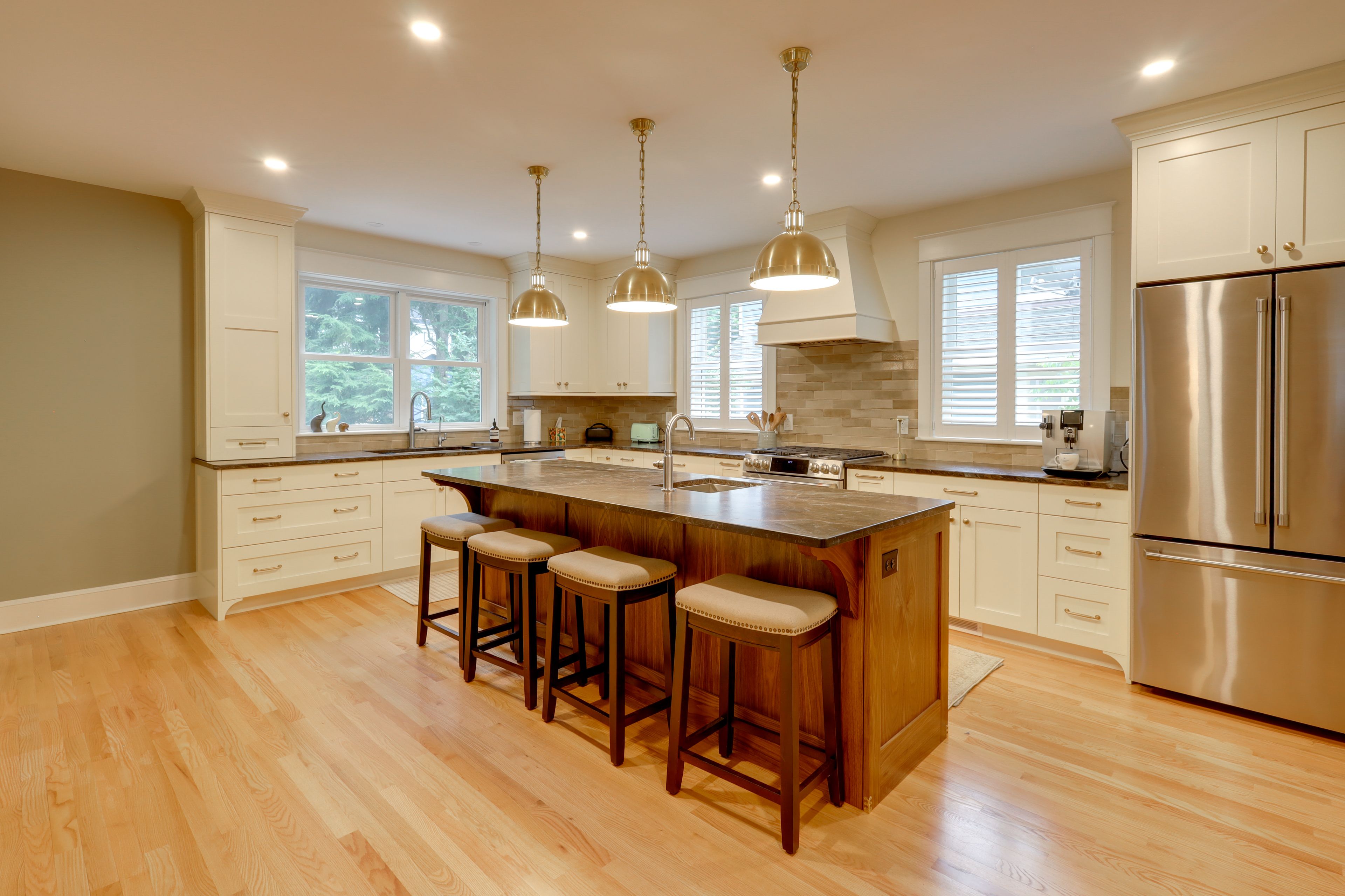 Breakfast Bar | Kitchen | 1st Floor