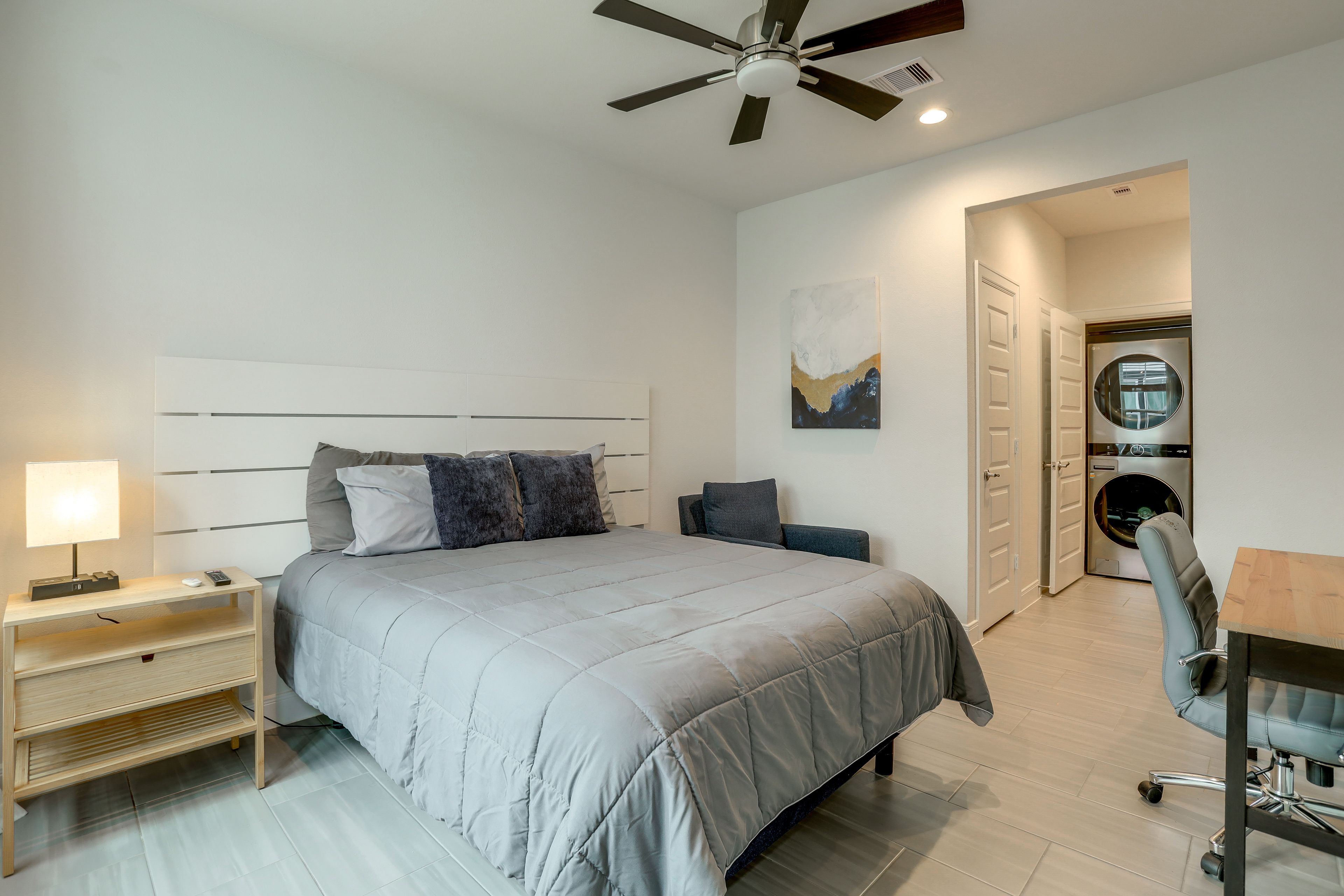 Houston Vacation Rental | Studio | 1BA | 650 Sq Ft | 2 Steps to Enter