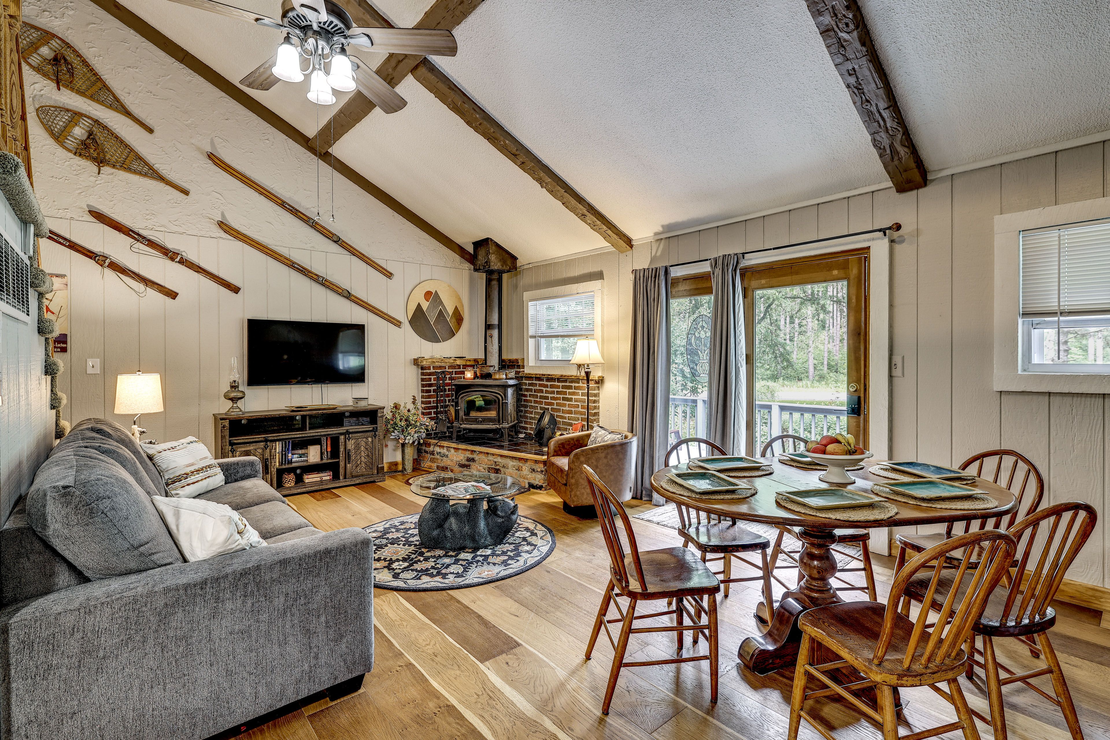 Interior | Open Floor Plan | Free WiFi