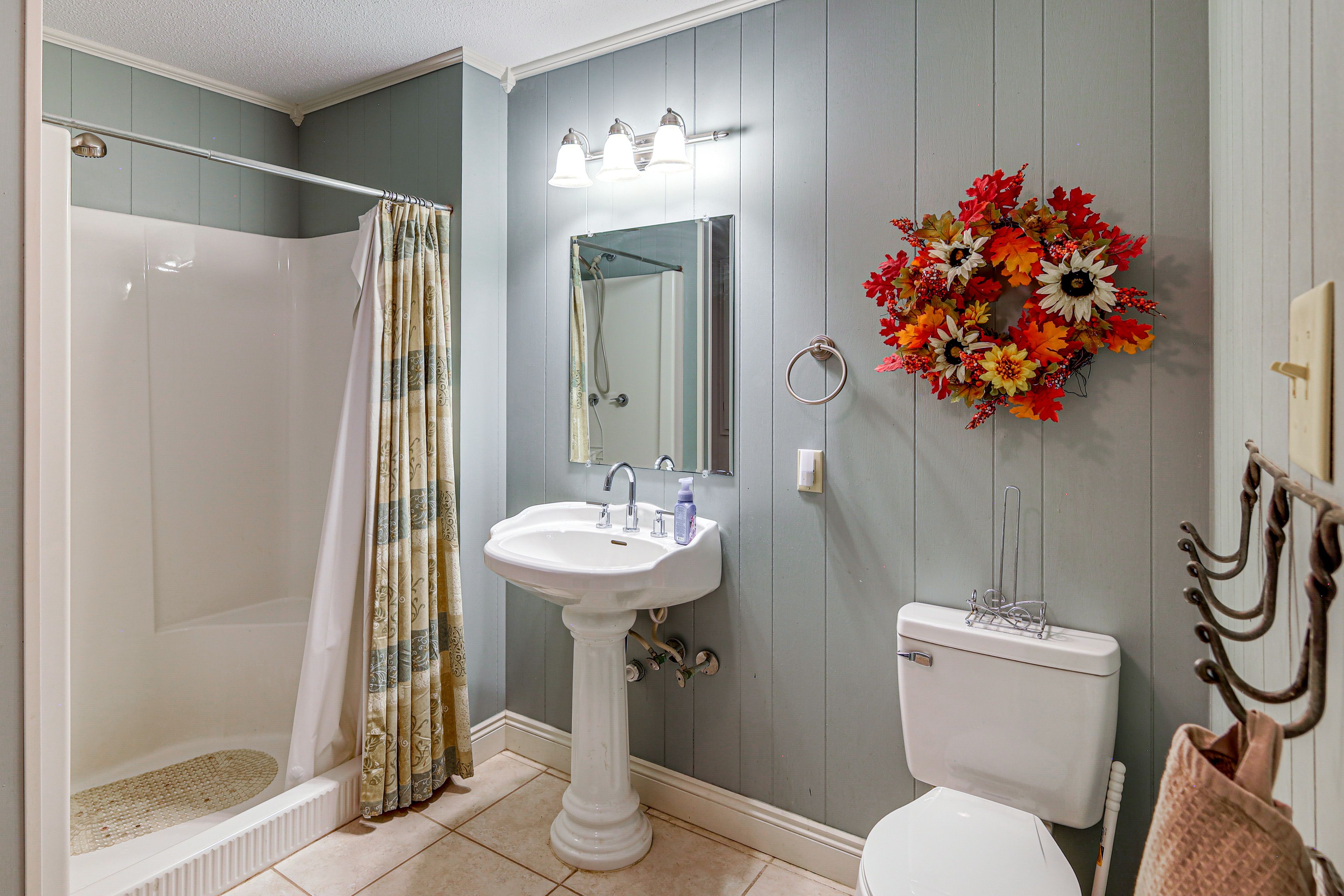 Full Bathroom | Main Level