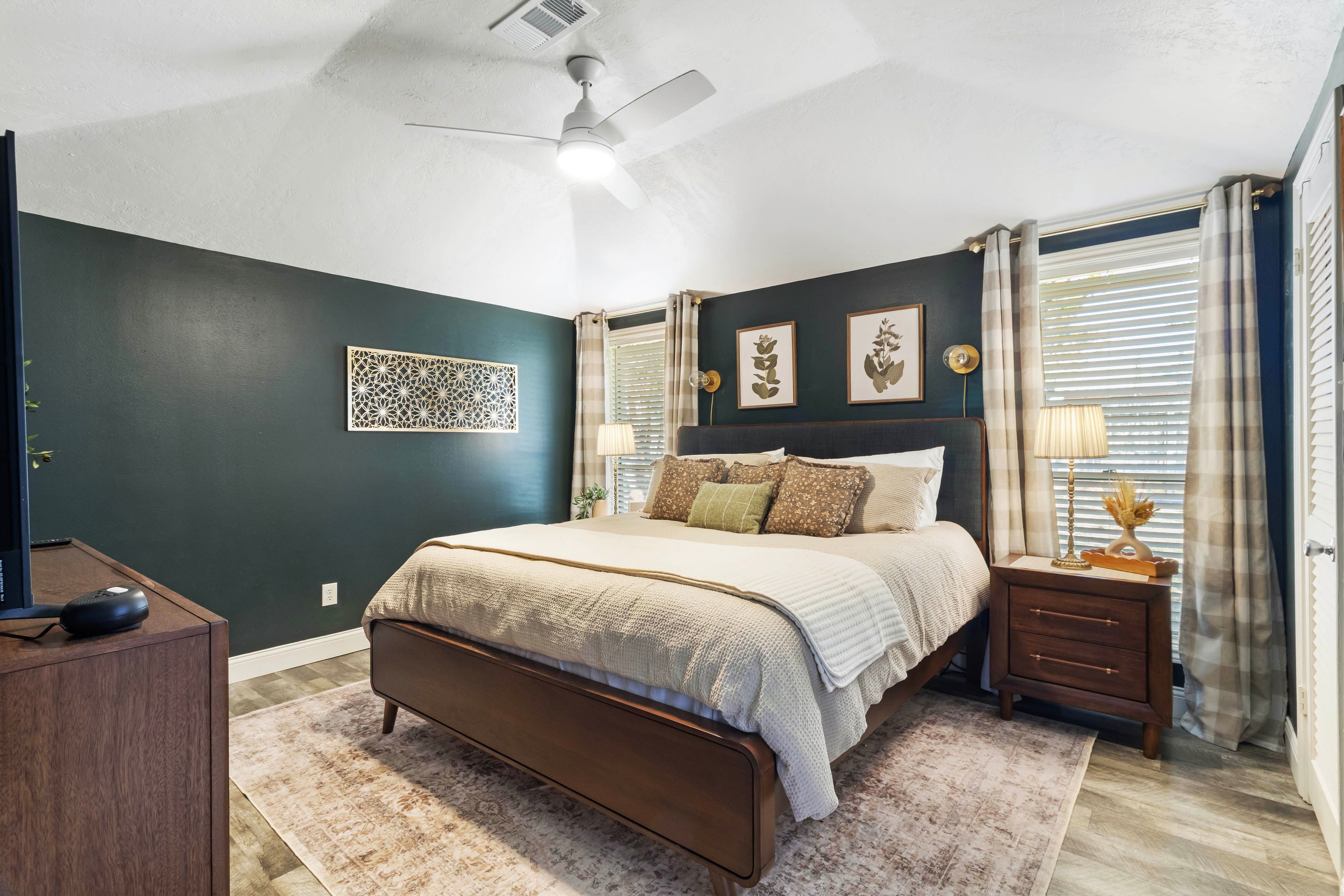 Bedroom 1 | King Bed