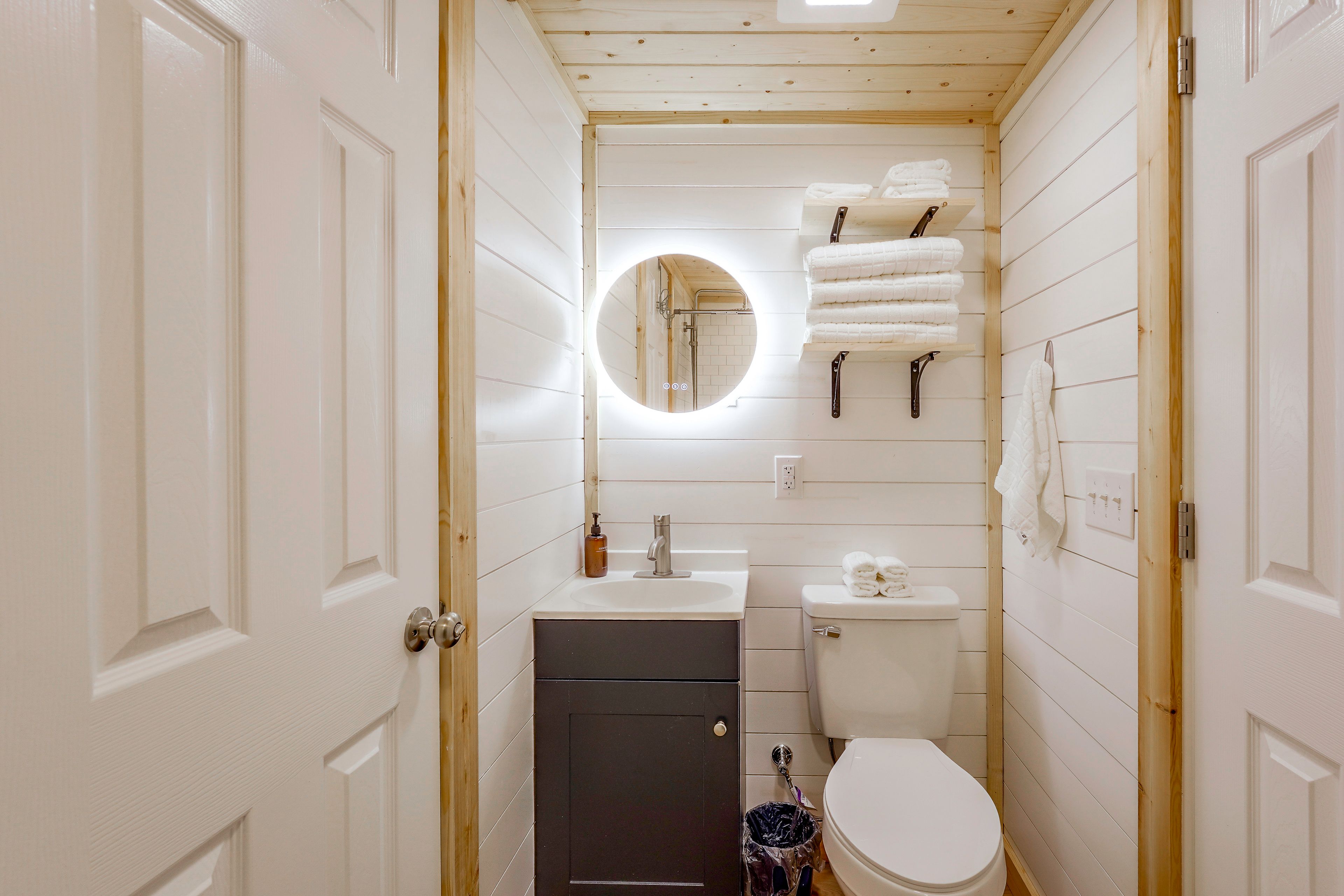 Full Bathroom | Towels & Linens Provided