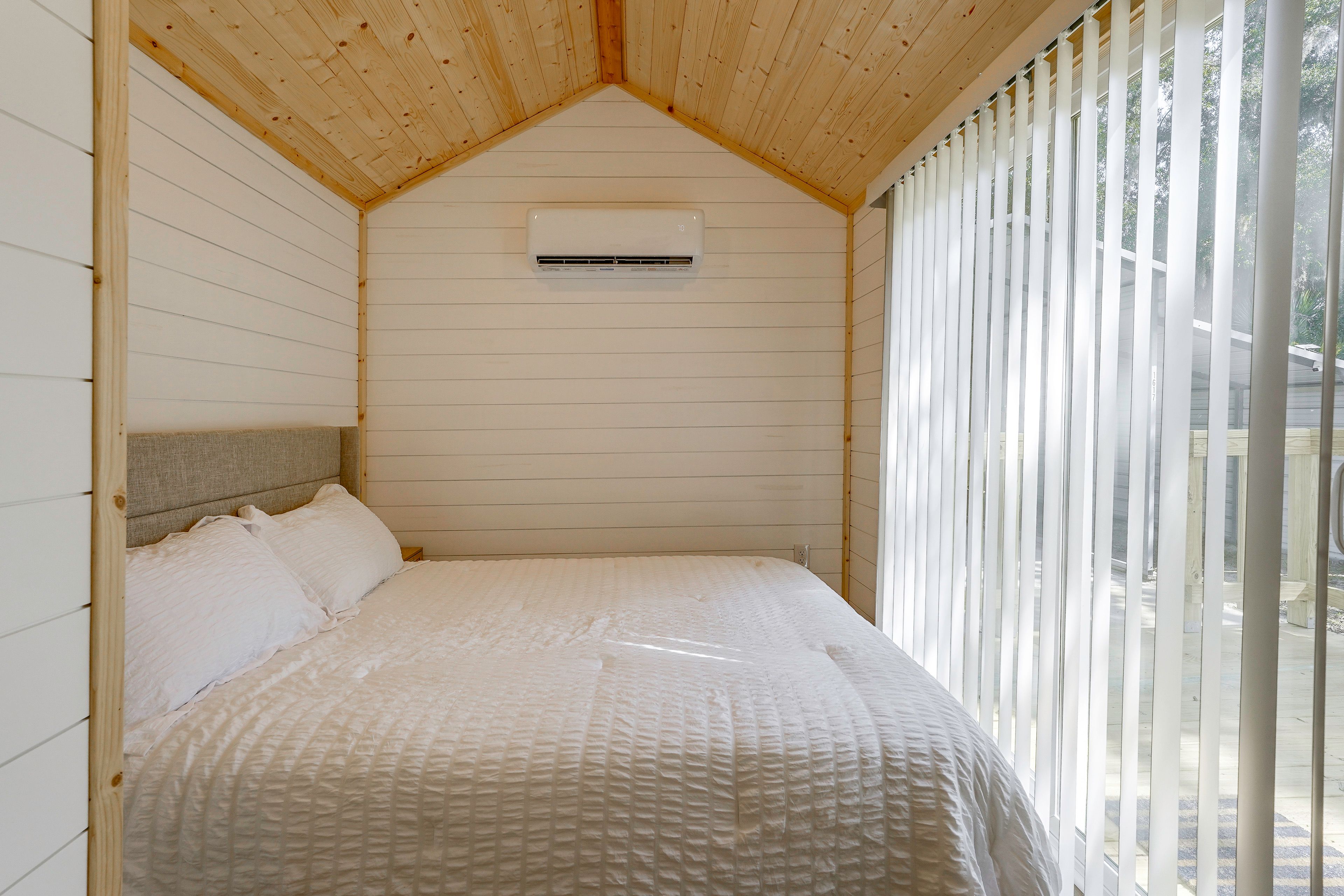 Bedroom | Full Bed