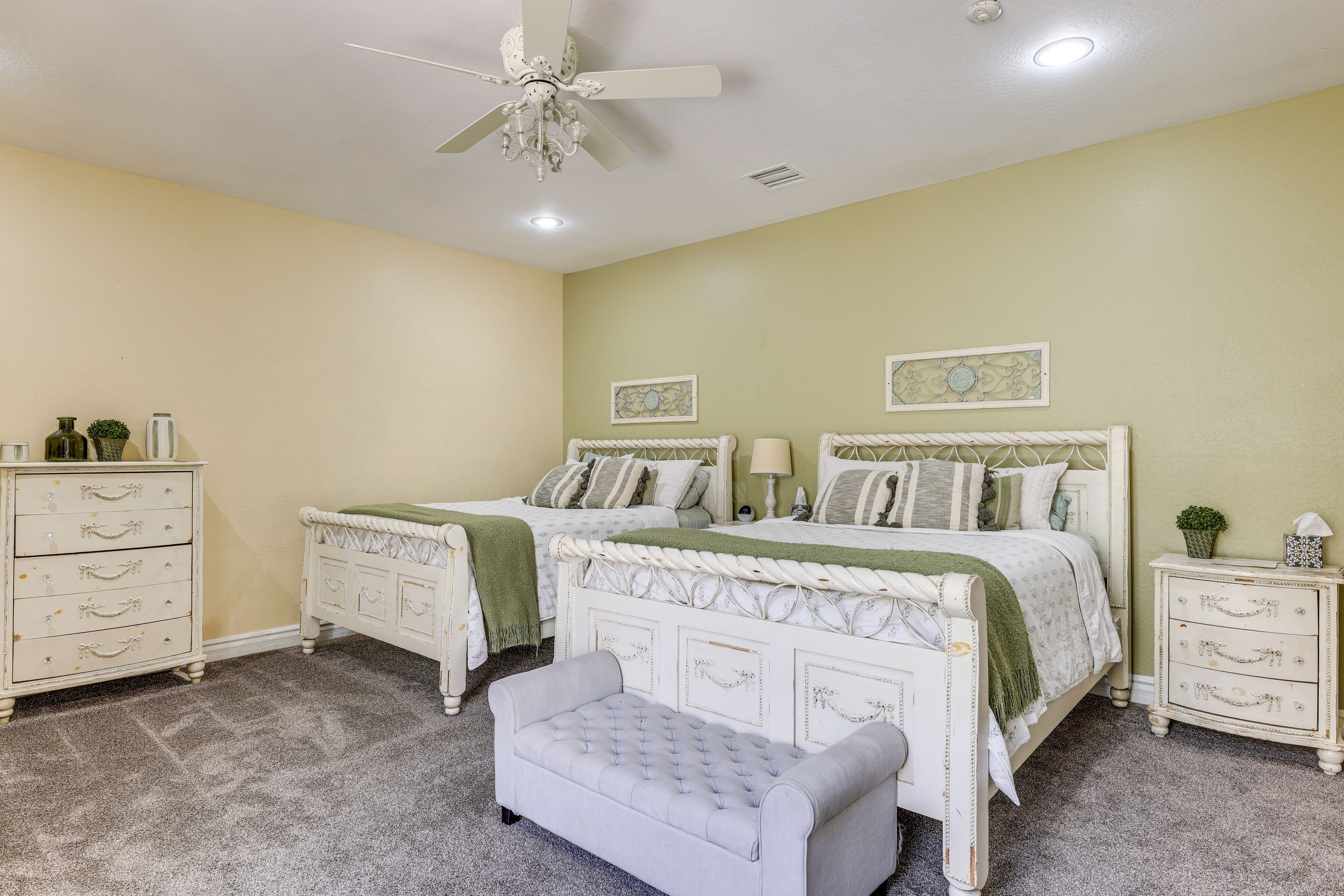 Bedroom | 2 Queen Beds