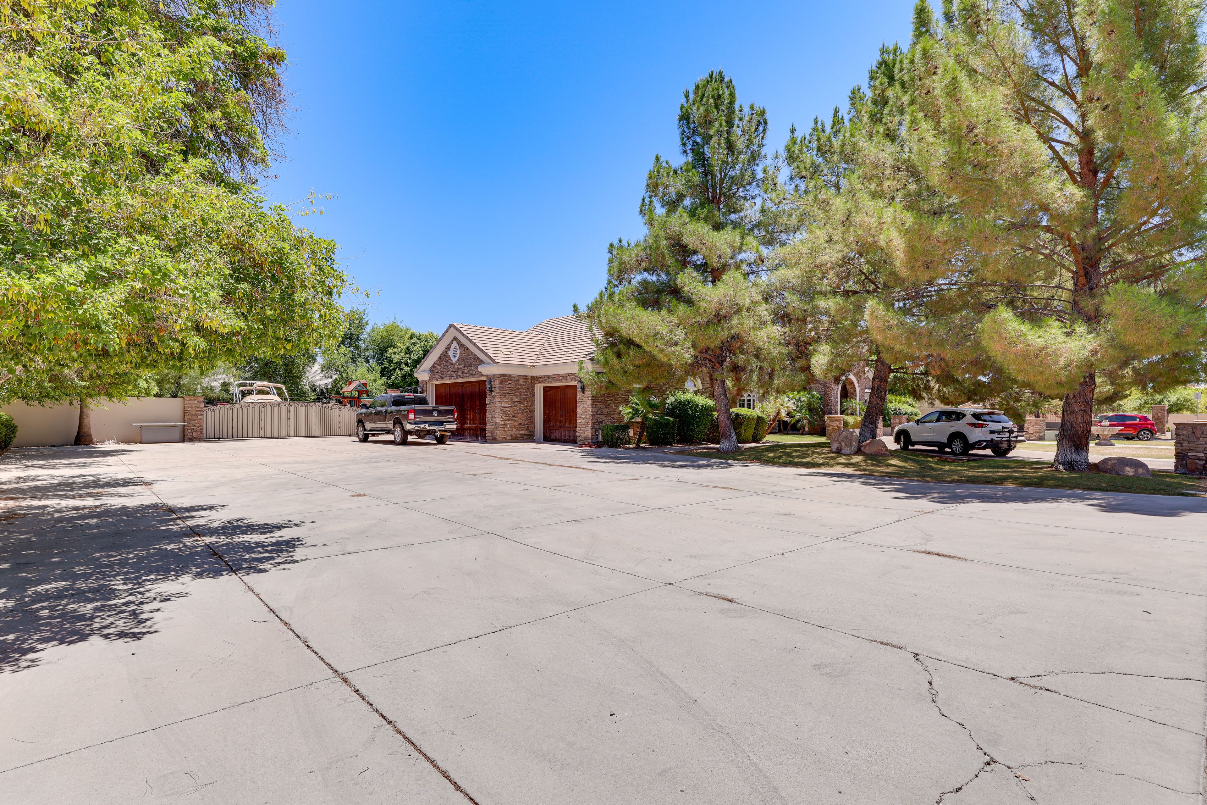 Shared Driveway Parking | 2 Vehicles