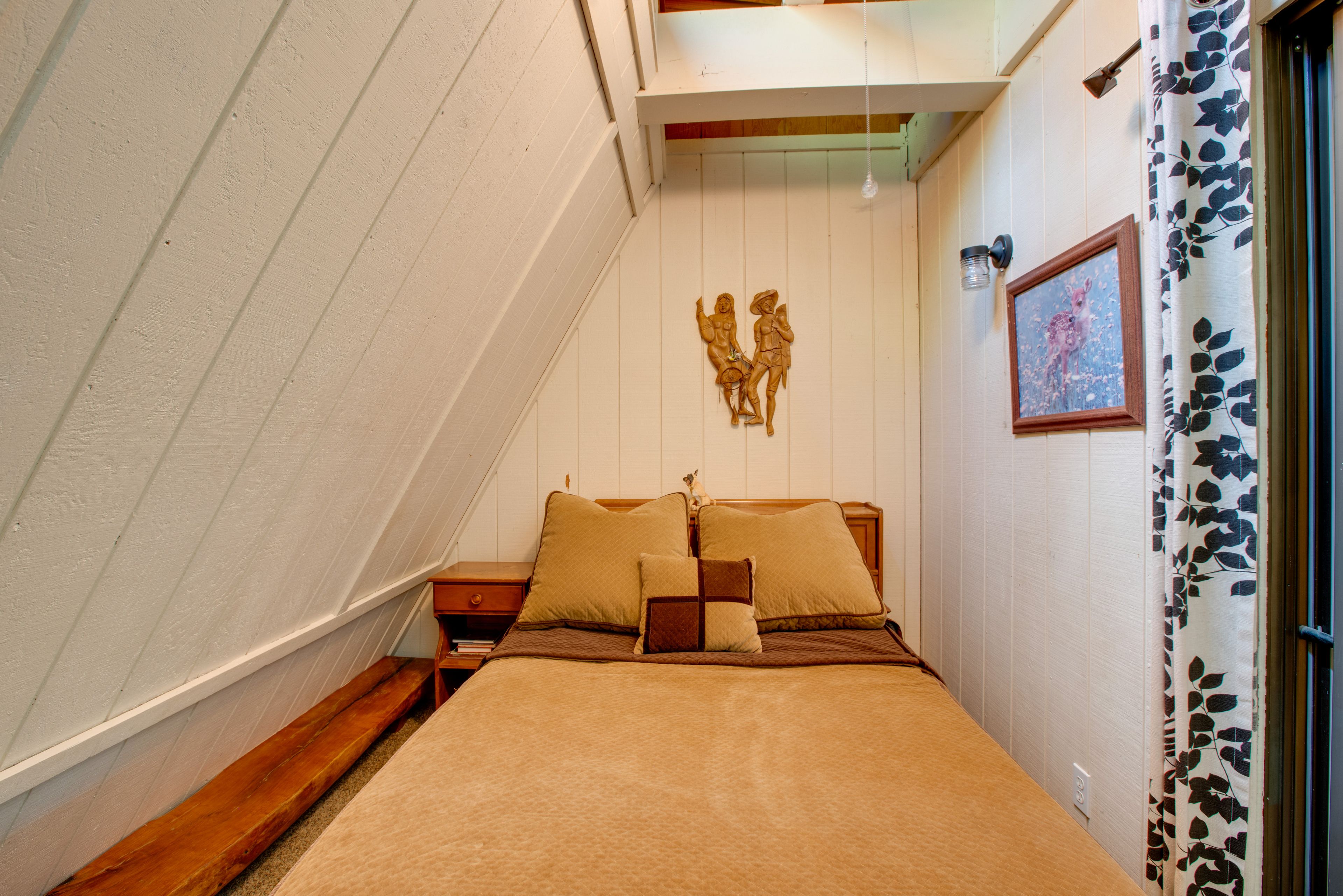 Bedroom 4 (Access via Bedroom 3) | Full Bed