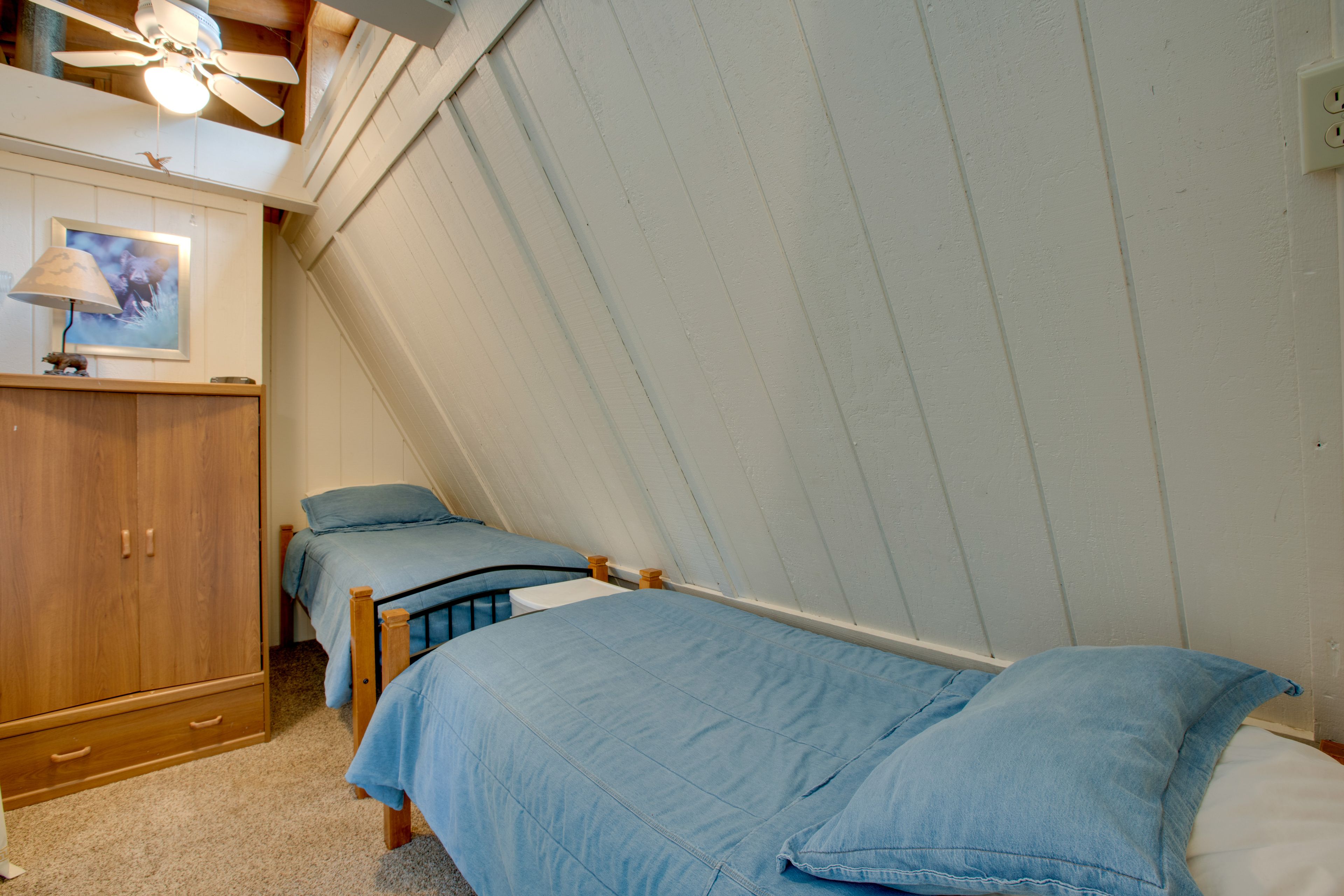 Bedroom 2 (Access via Bedroom 1) | 2 Twin Beds