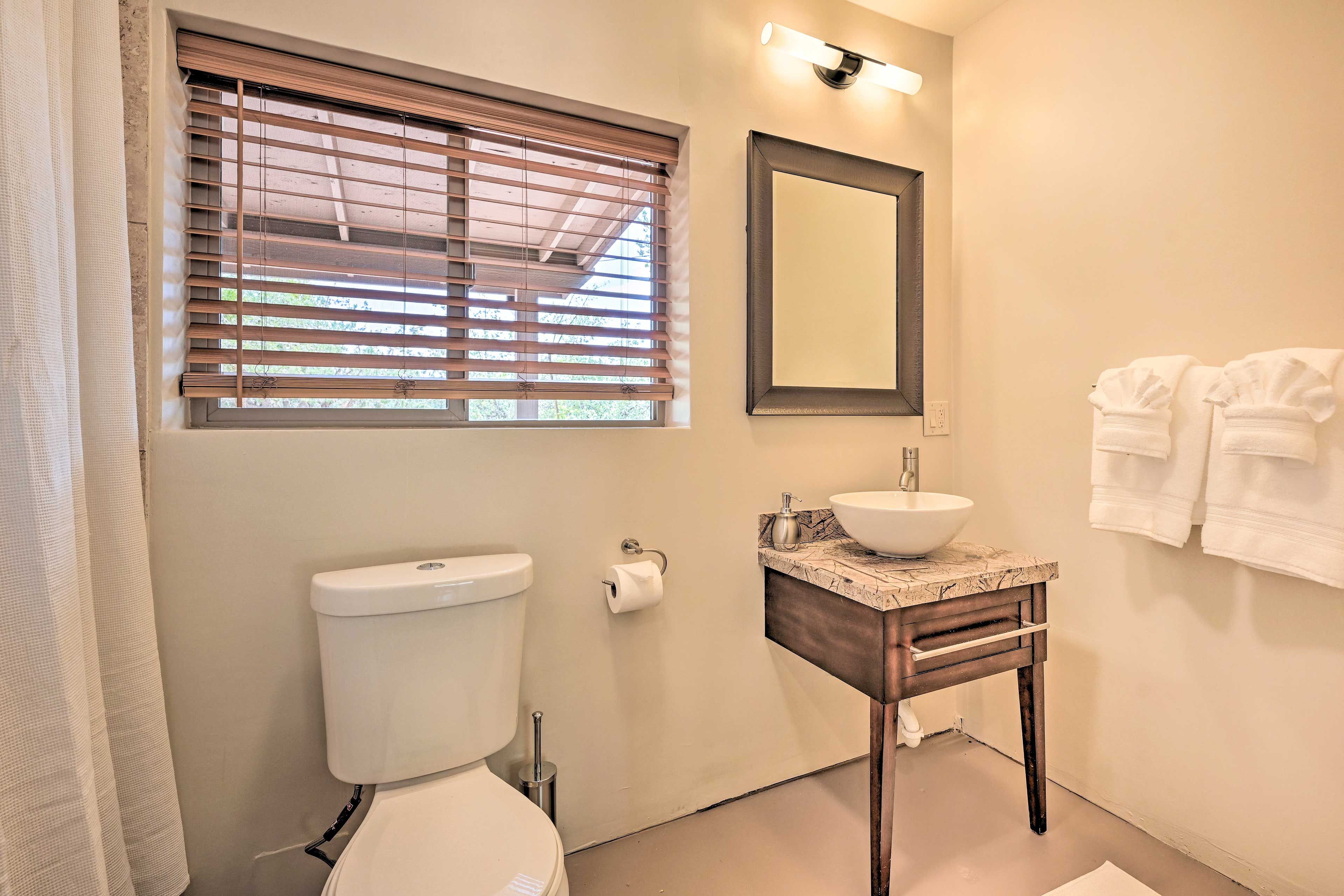 Casita | Full Bath
