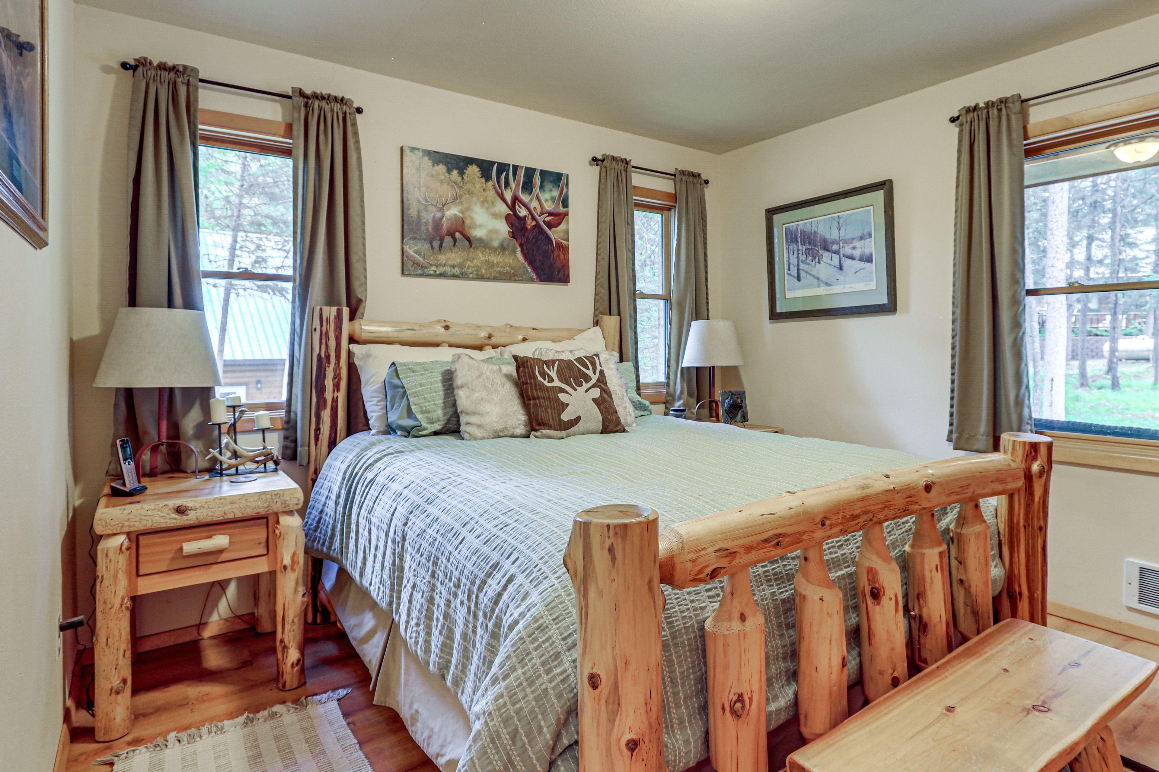 Bedroom | Queen Bed | 1st Floor