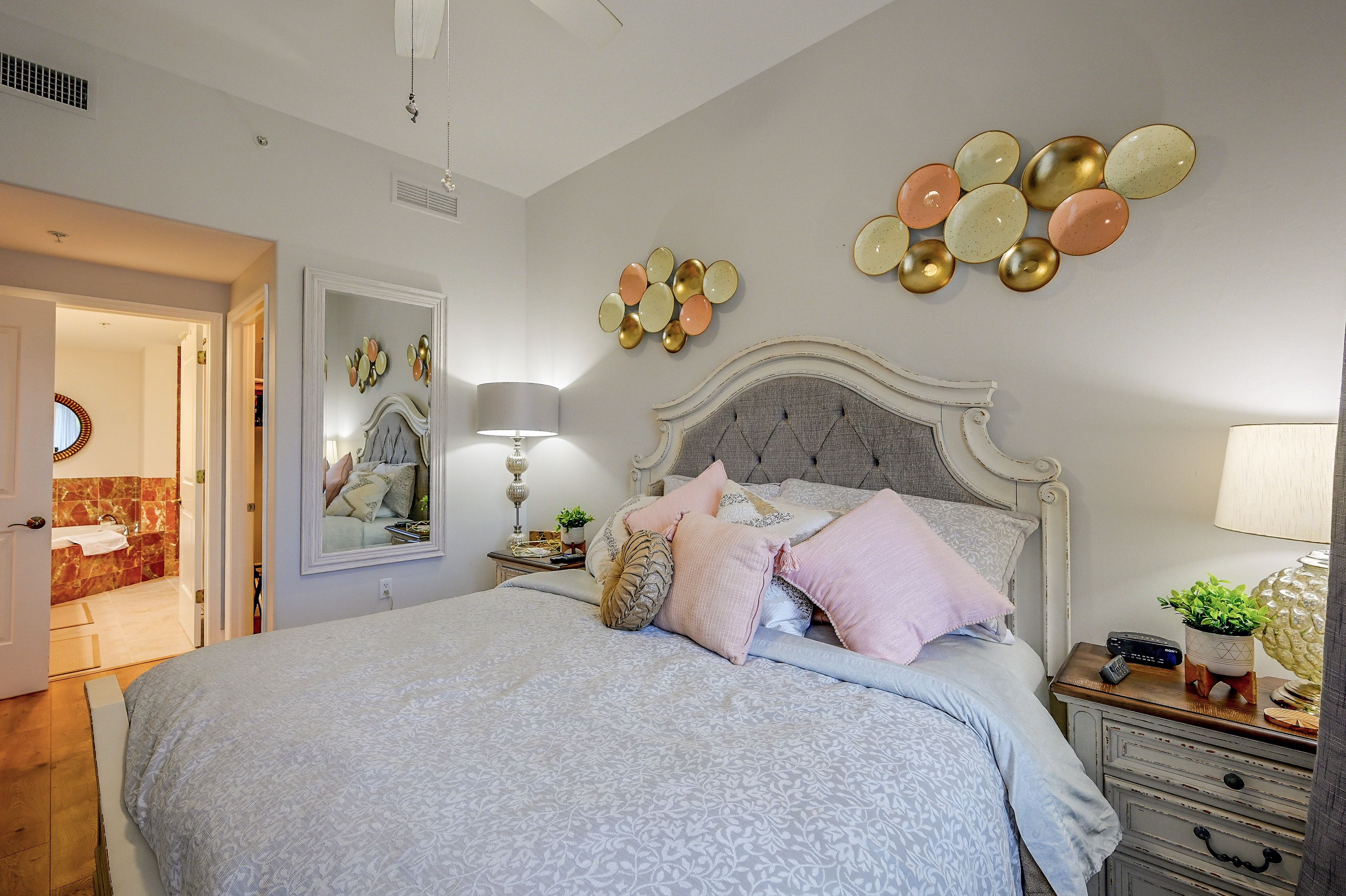 Bedroom 1 | King Bed