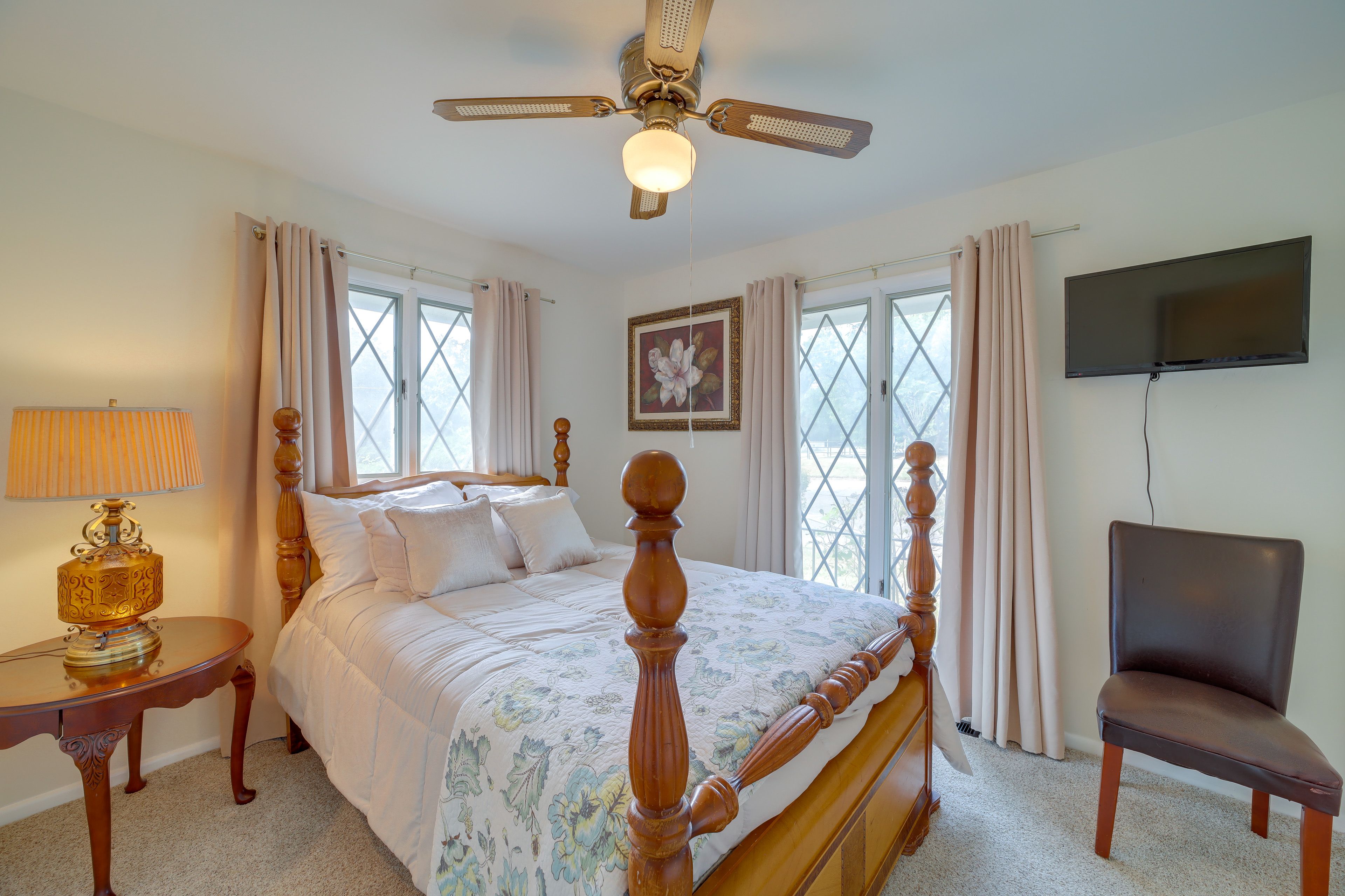 Bedroom | Queen Bed | 1st Floor