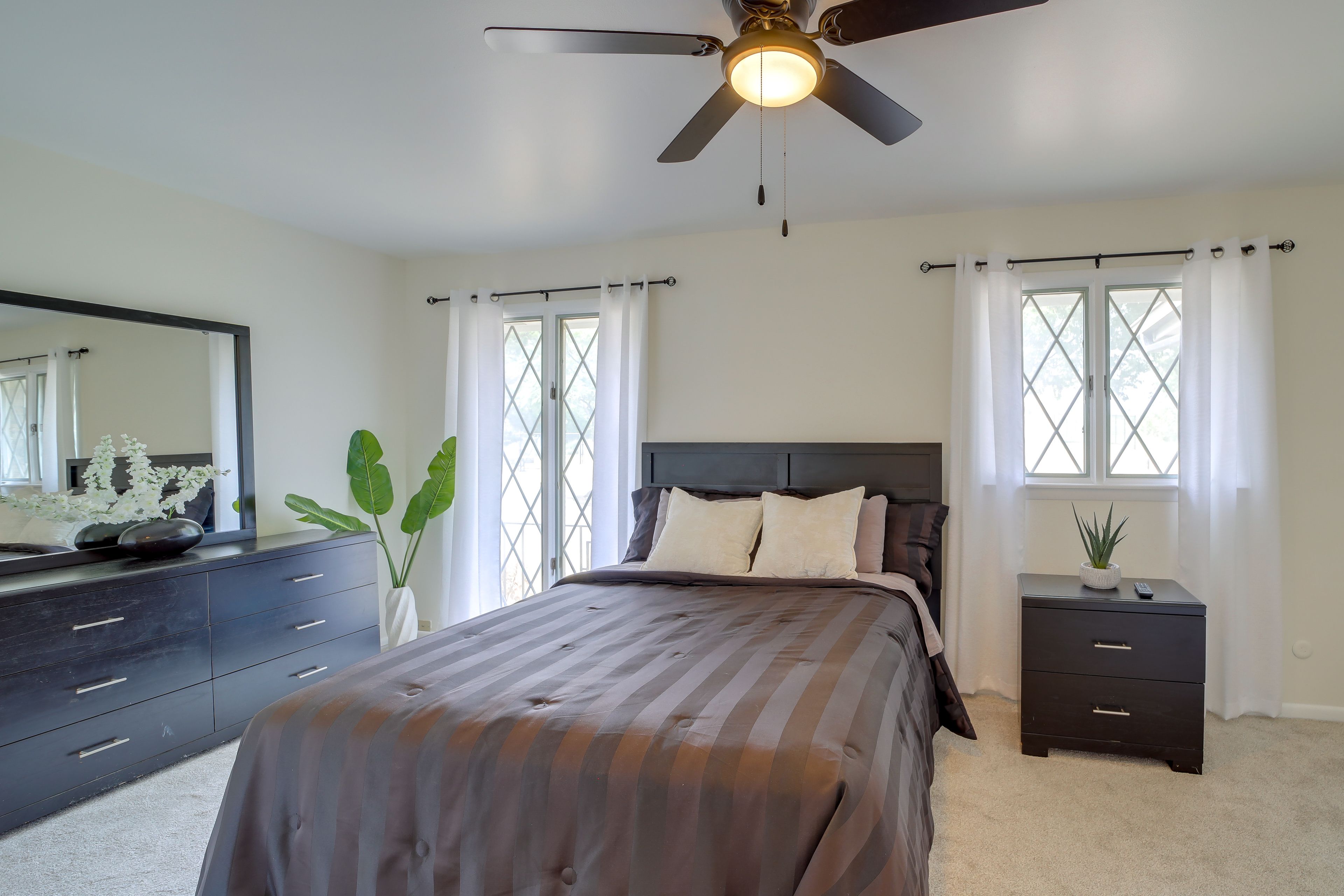 Bedroom | Queen Bed | 1st Floor