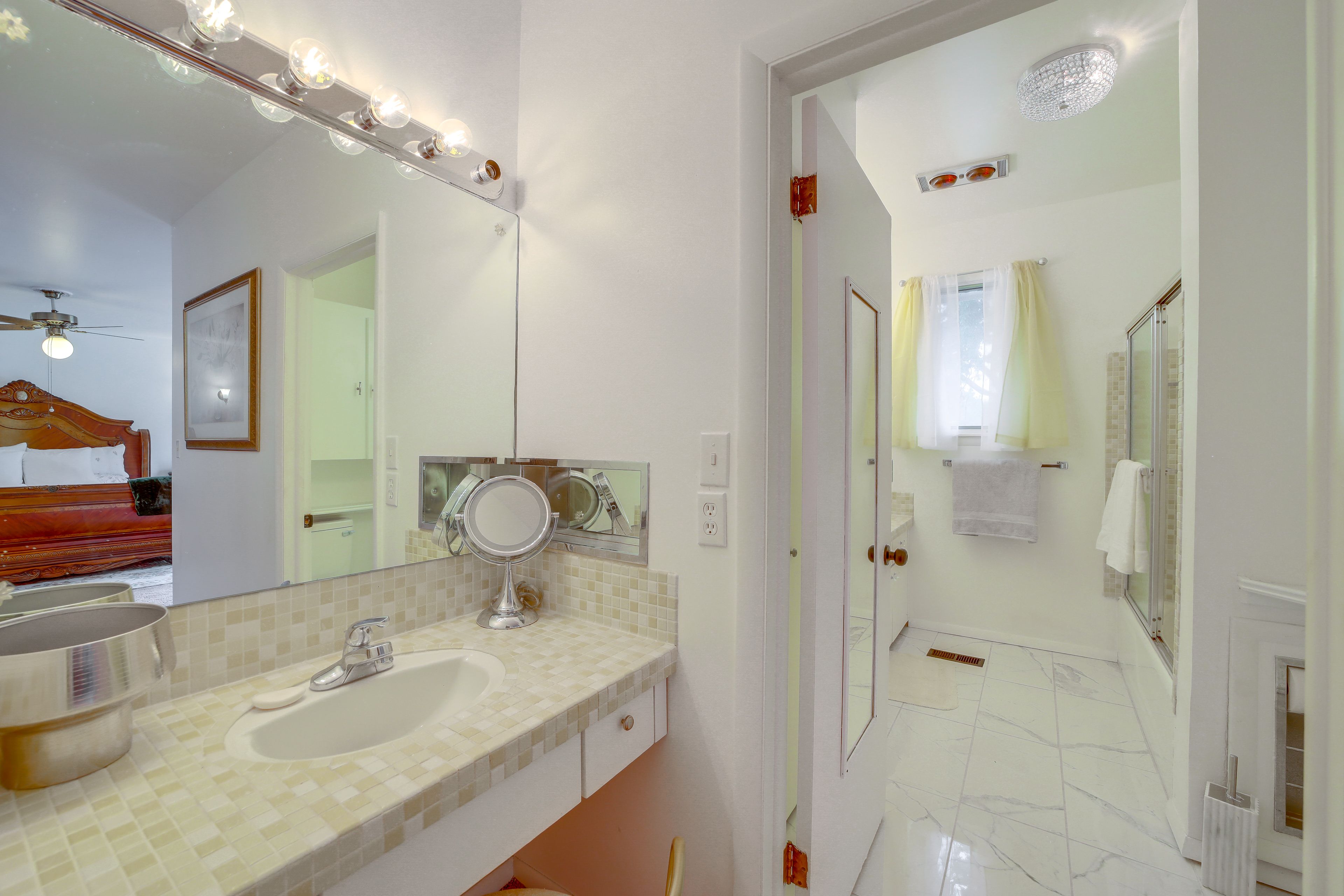 En-Suite Bathroom | Walk-In Closet | 1st Floor