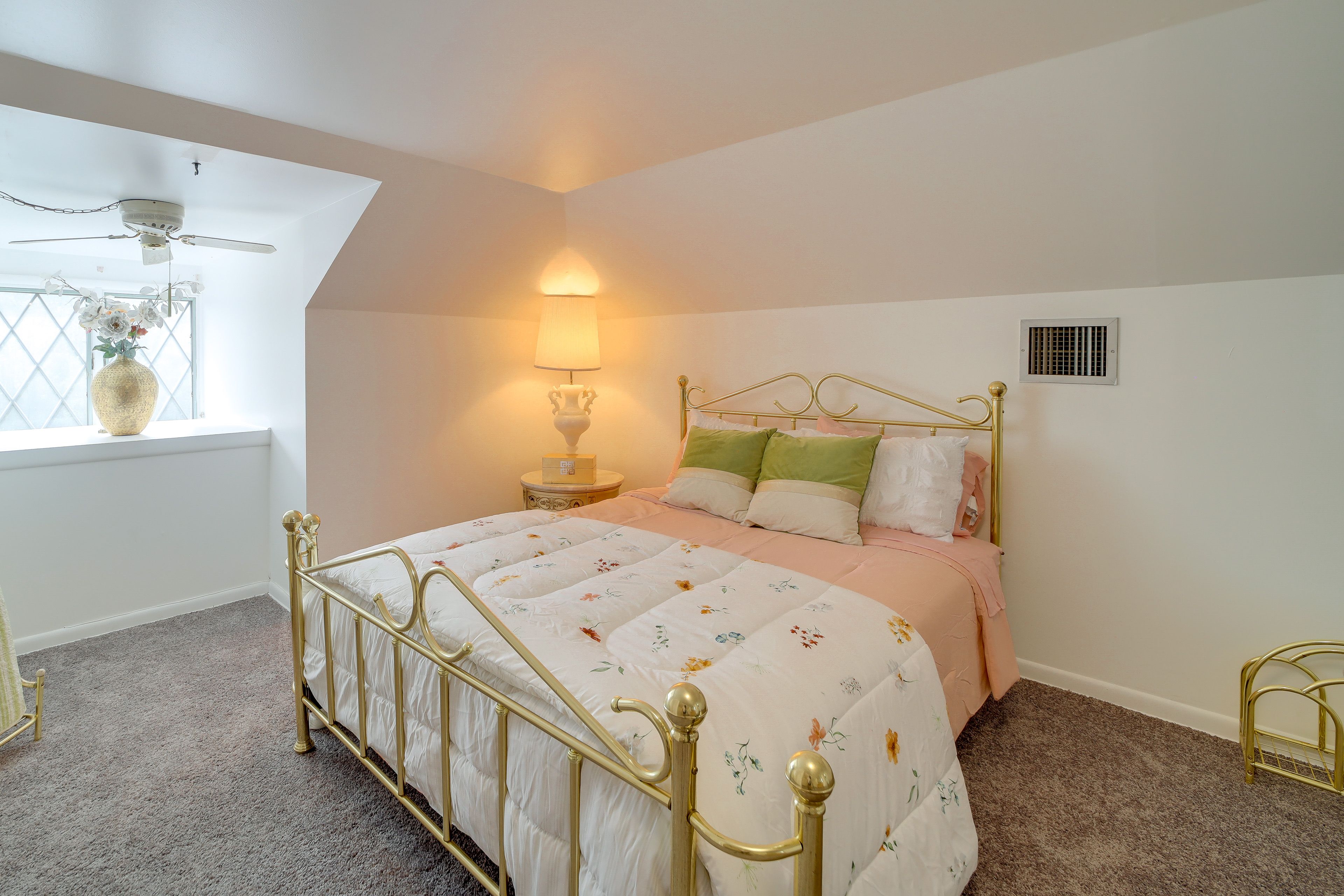 Bedroom | Queen Bed | 2nd Floor