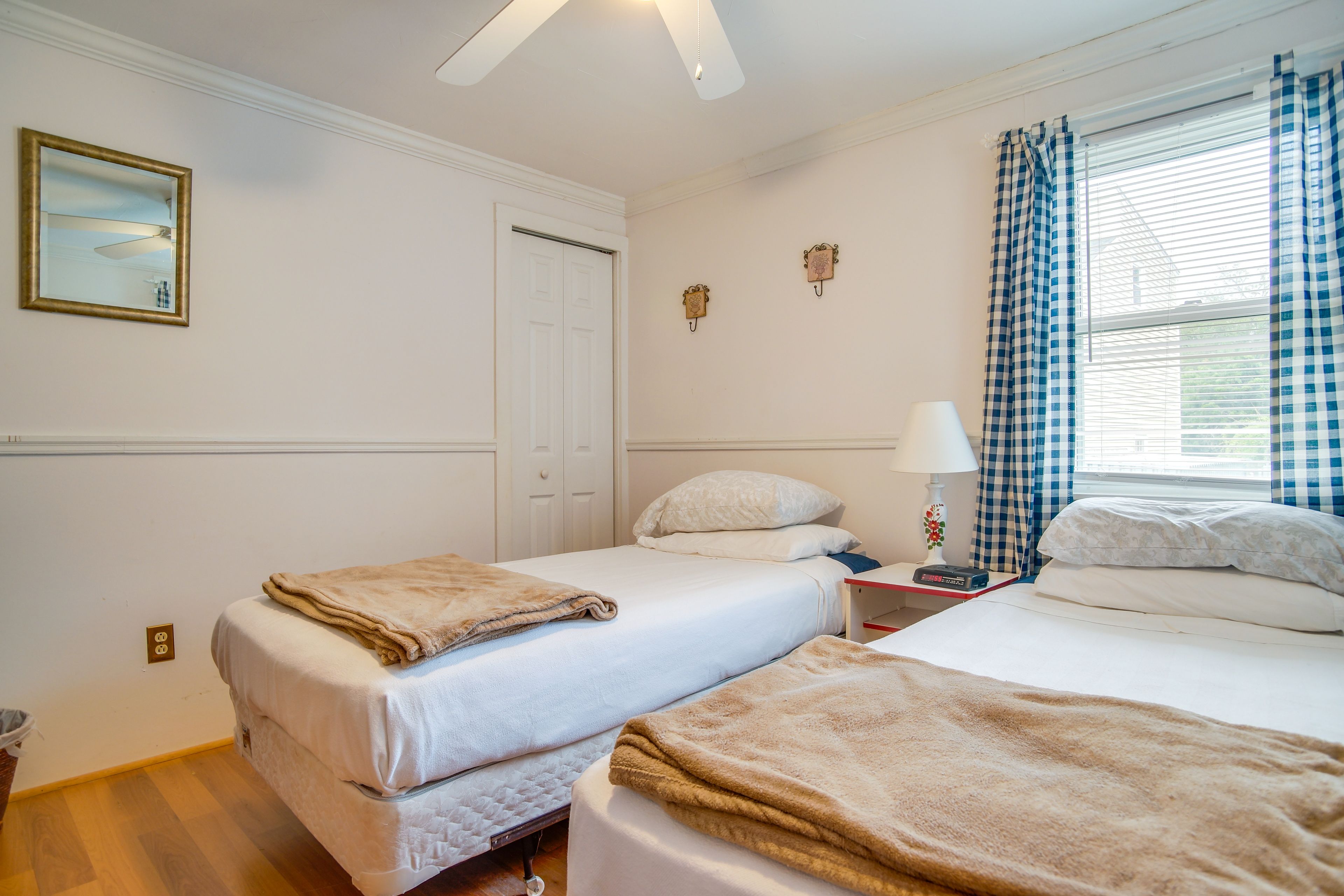 Bedroom | 2 Twin Beds