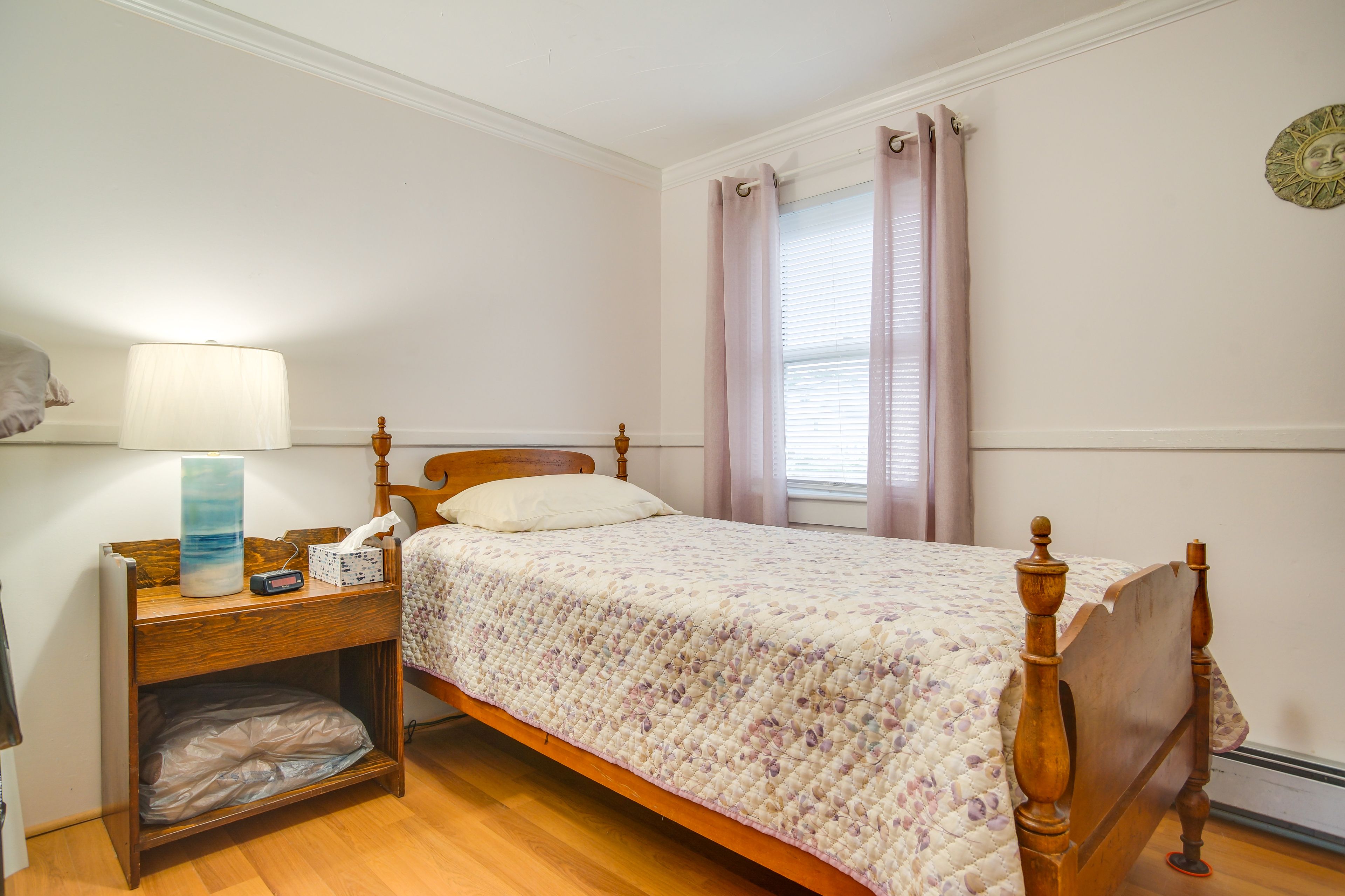 Bedroom | Twin Bed | Smart TV