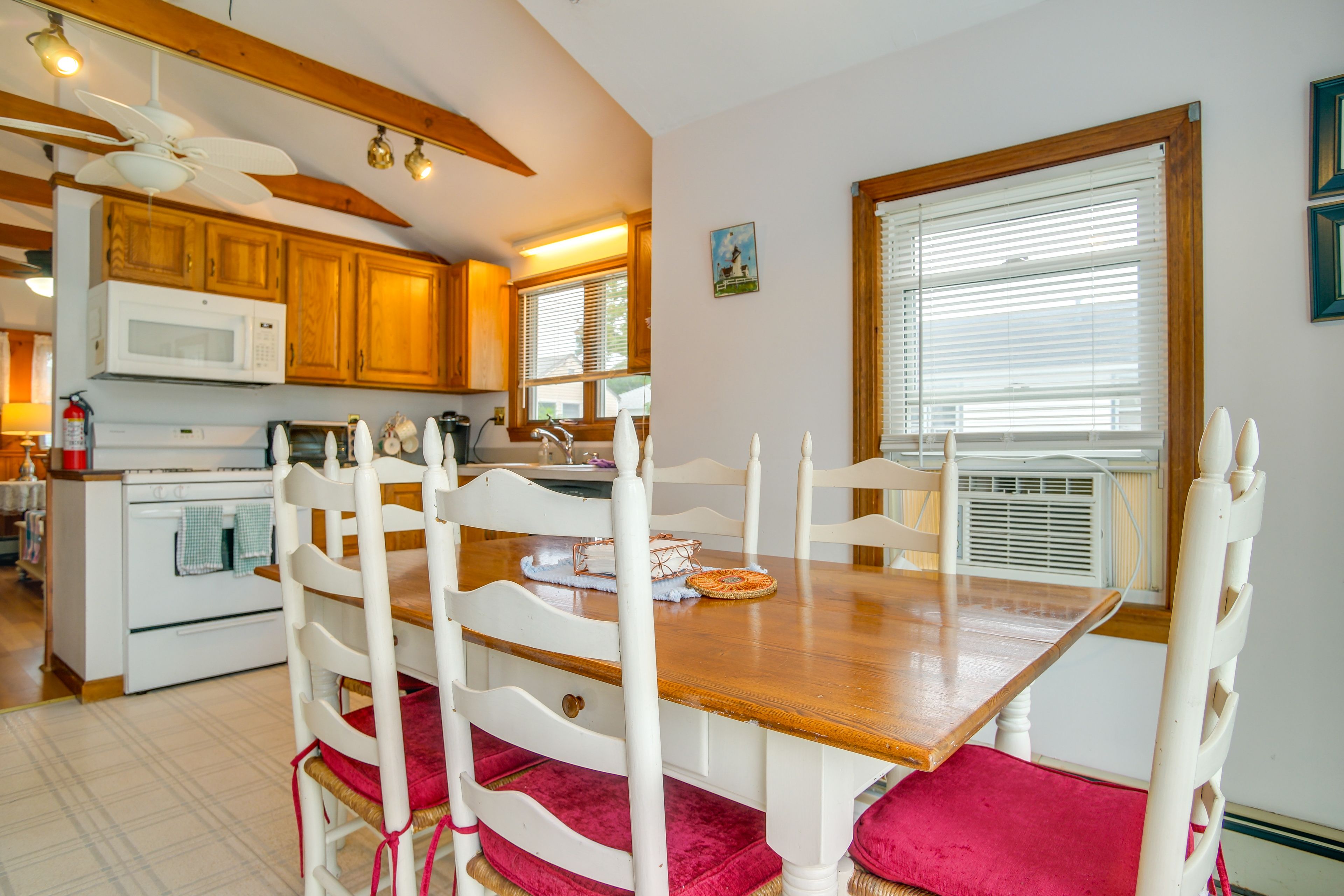 Kitchen | Dining Table
