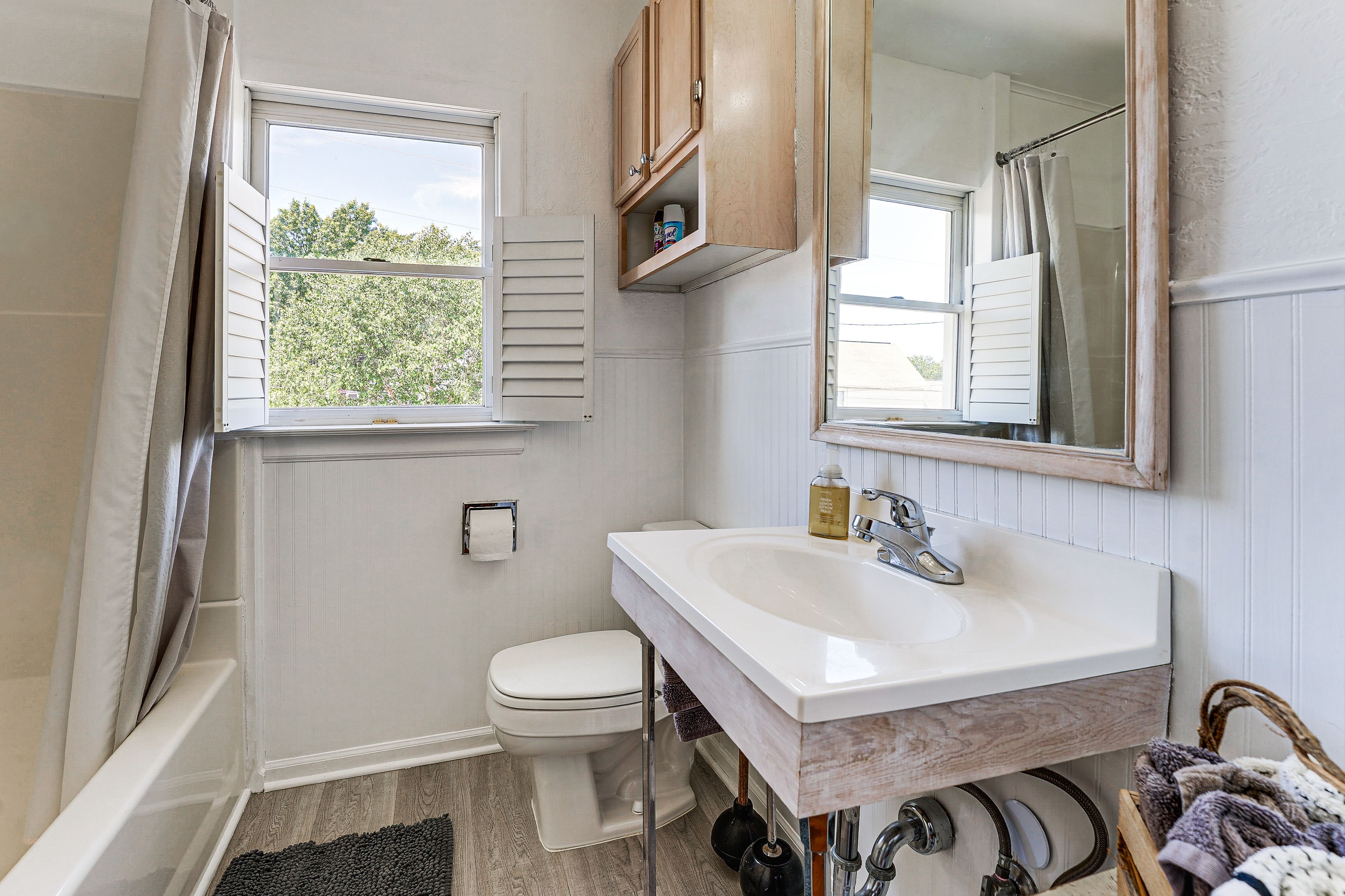 Full Bathroom | 2nd Floor