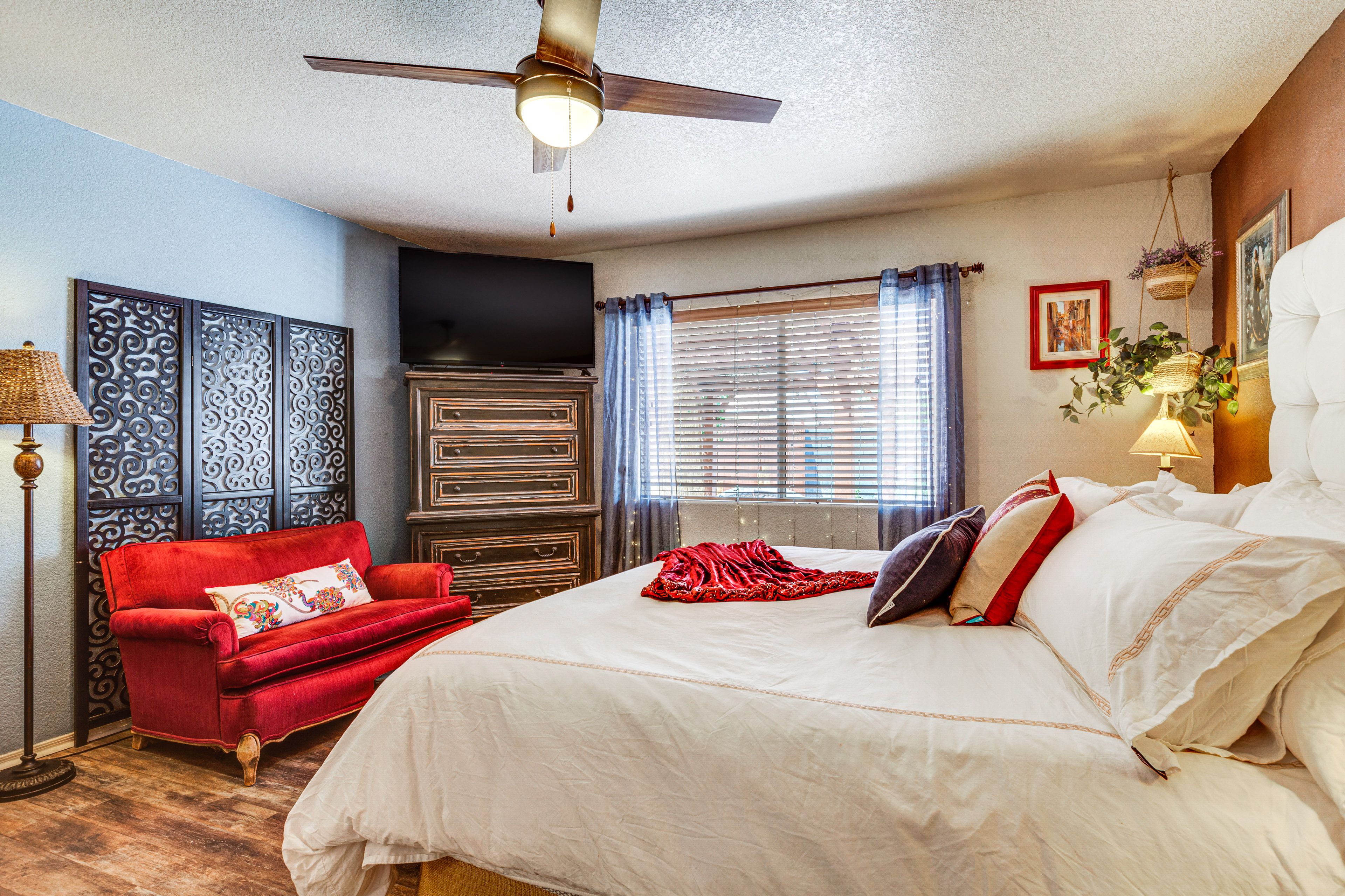 Bedroom 1 | King Bed