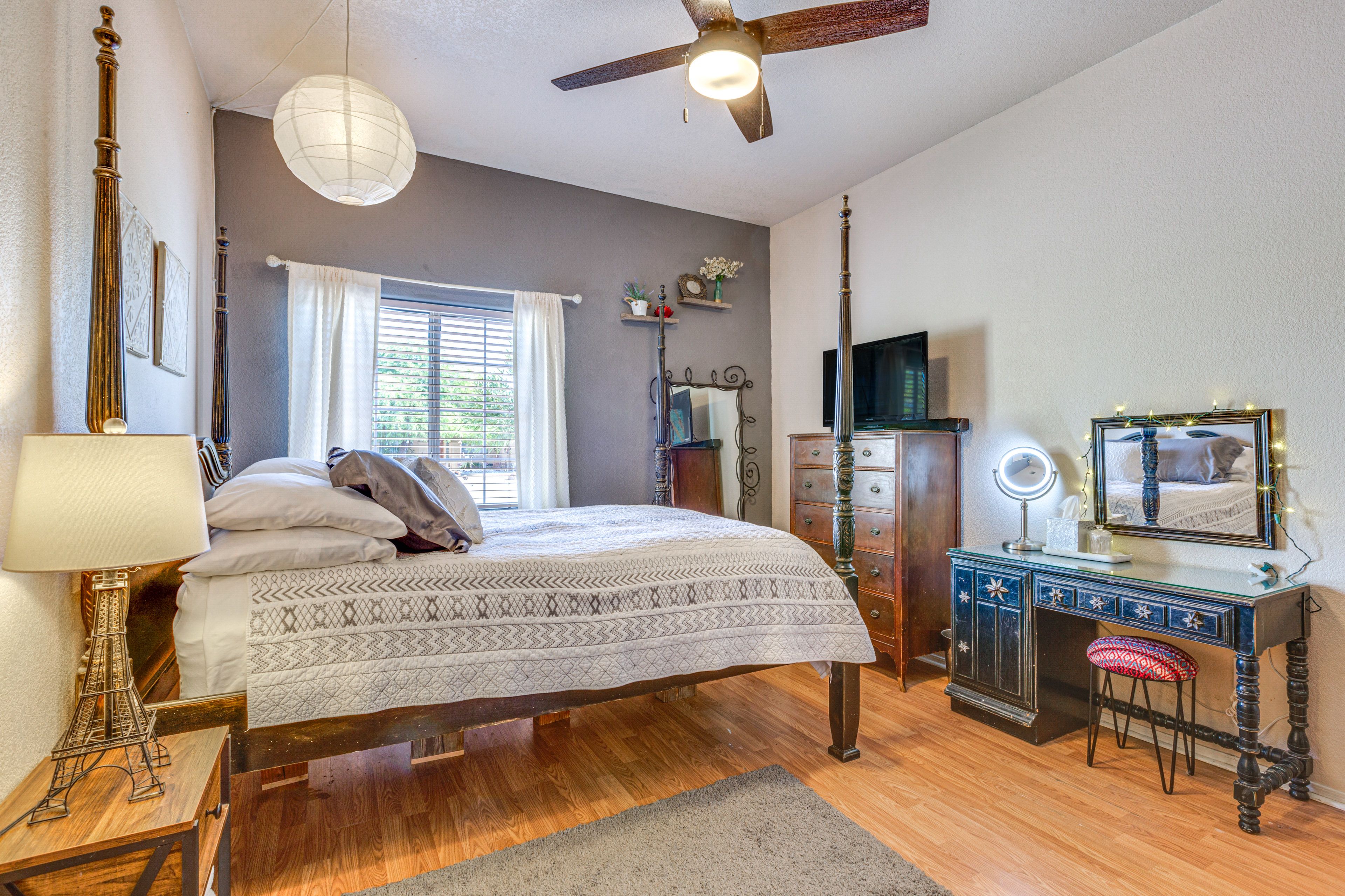 Bedroom 3 | Queen Bed