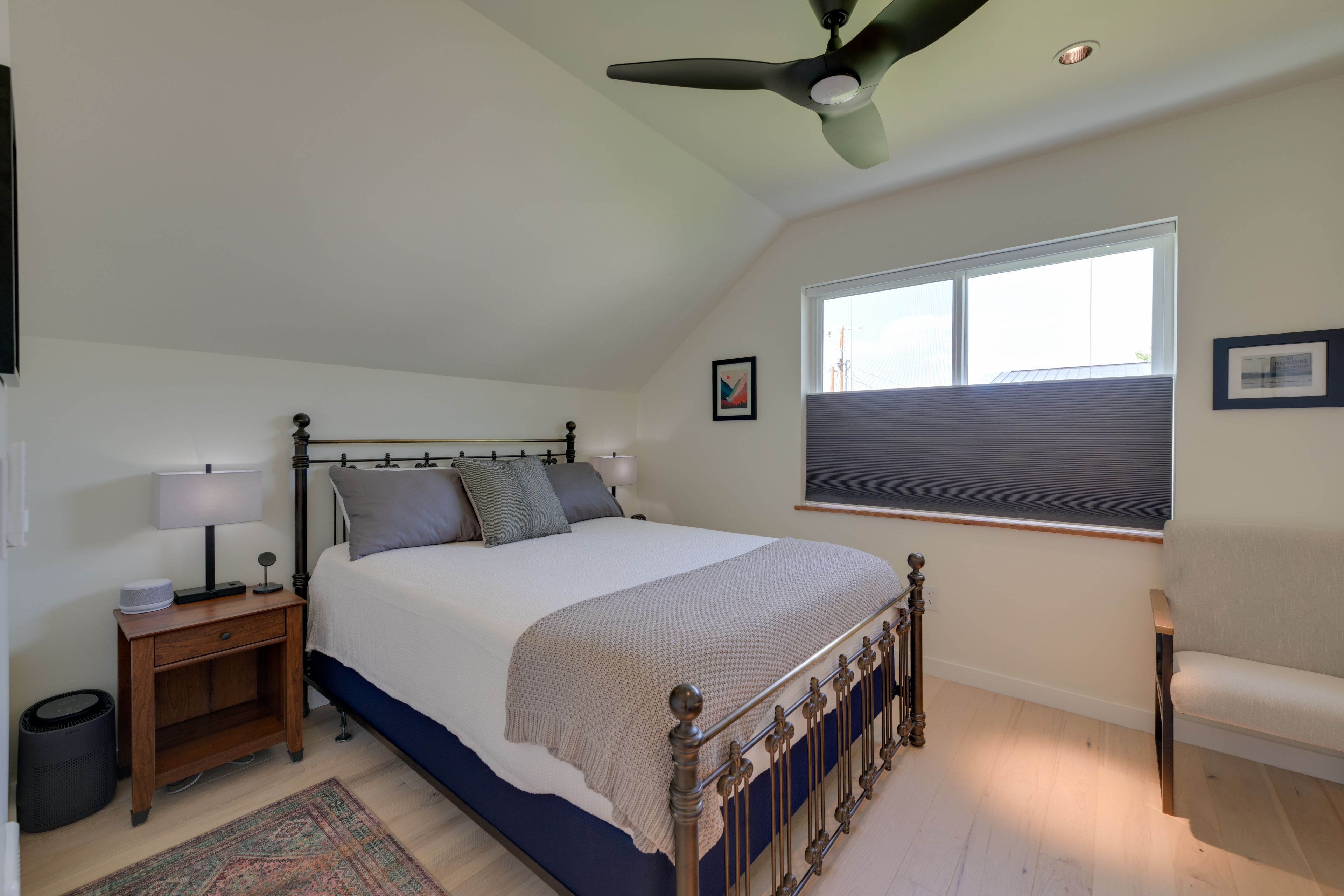 Bedroom | Queen Bed