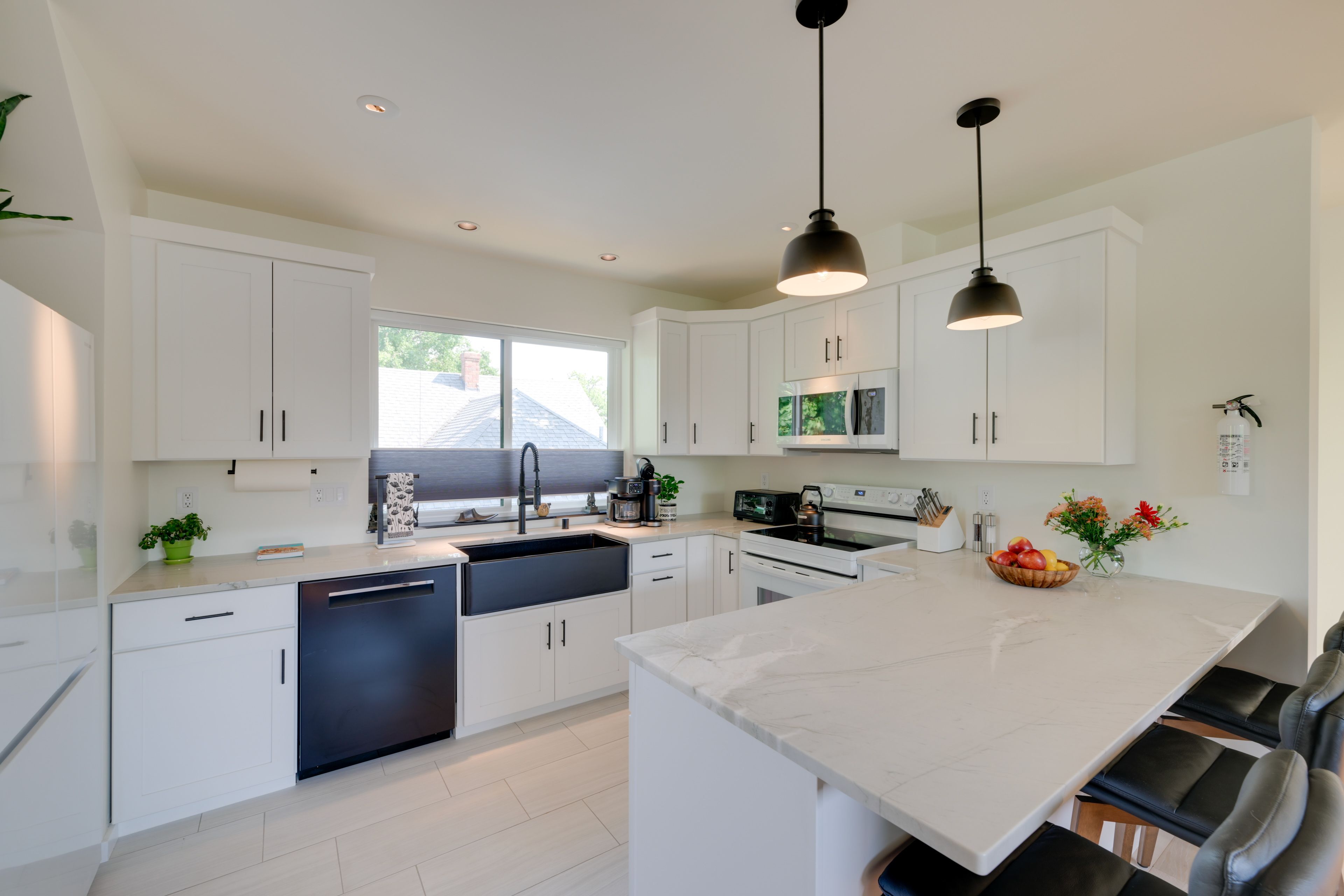 Dining Bar | Kitchen