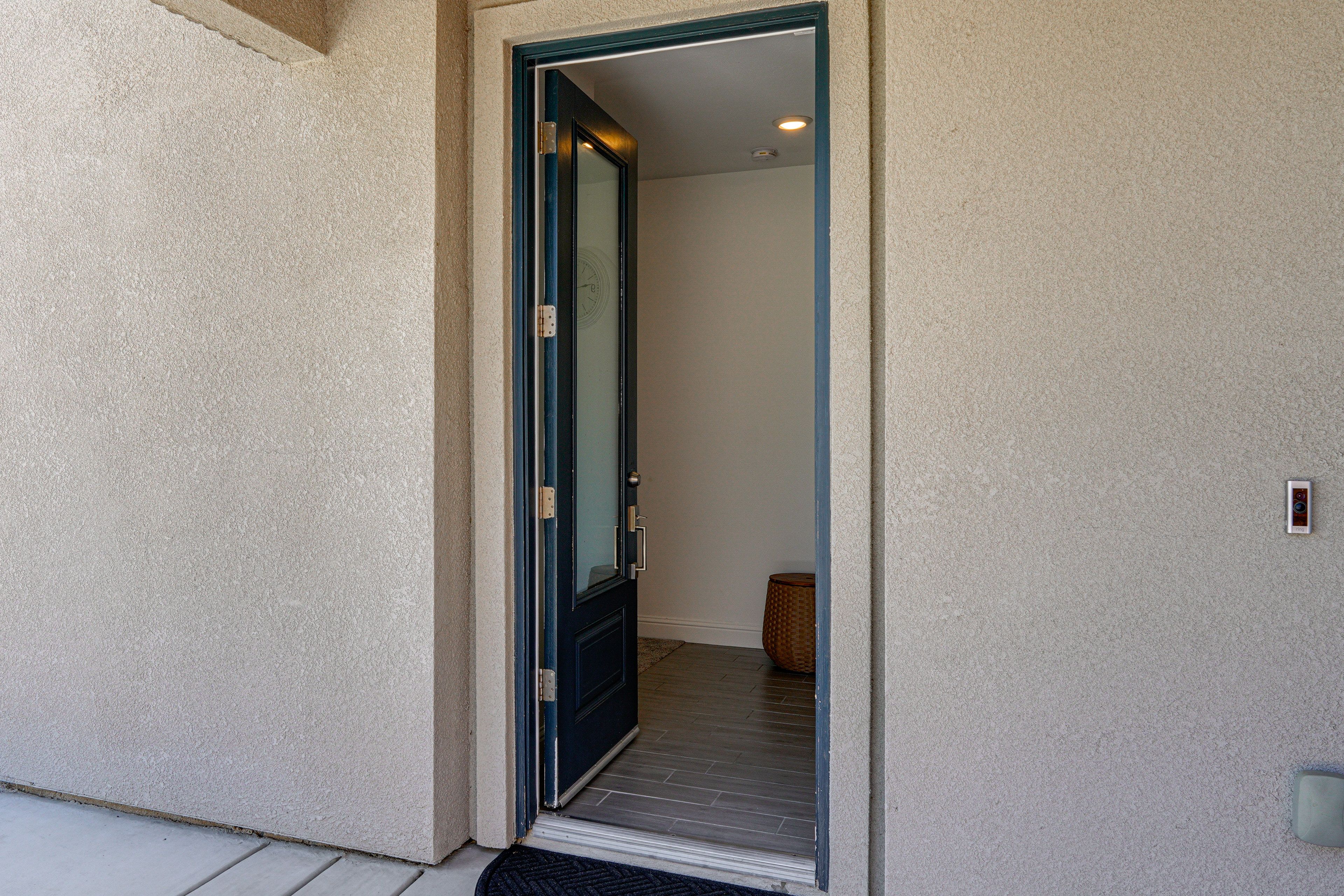 Exterior | Driveway (2 Vehicles)