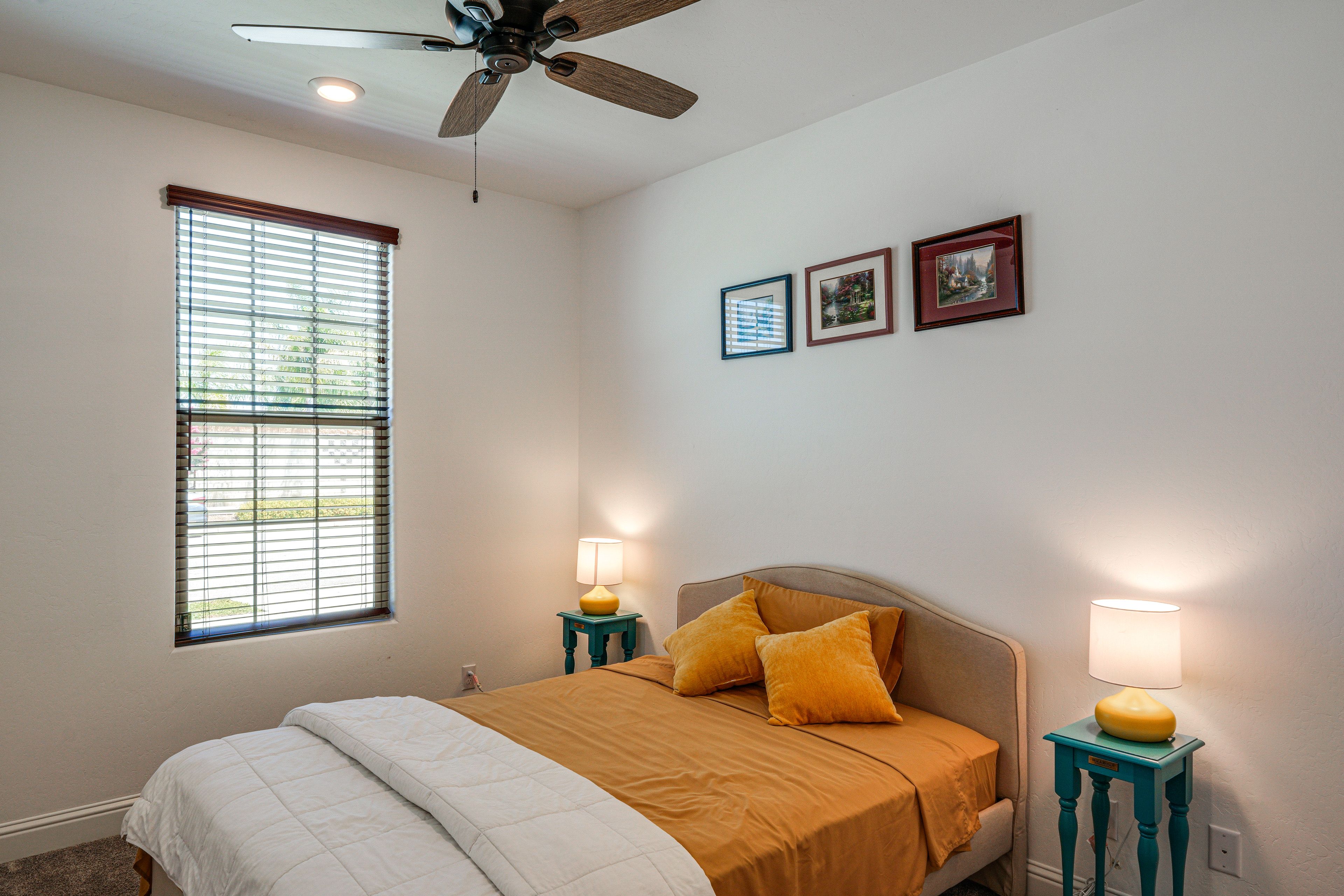 Bedroom | Queen Bed
