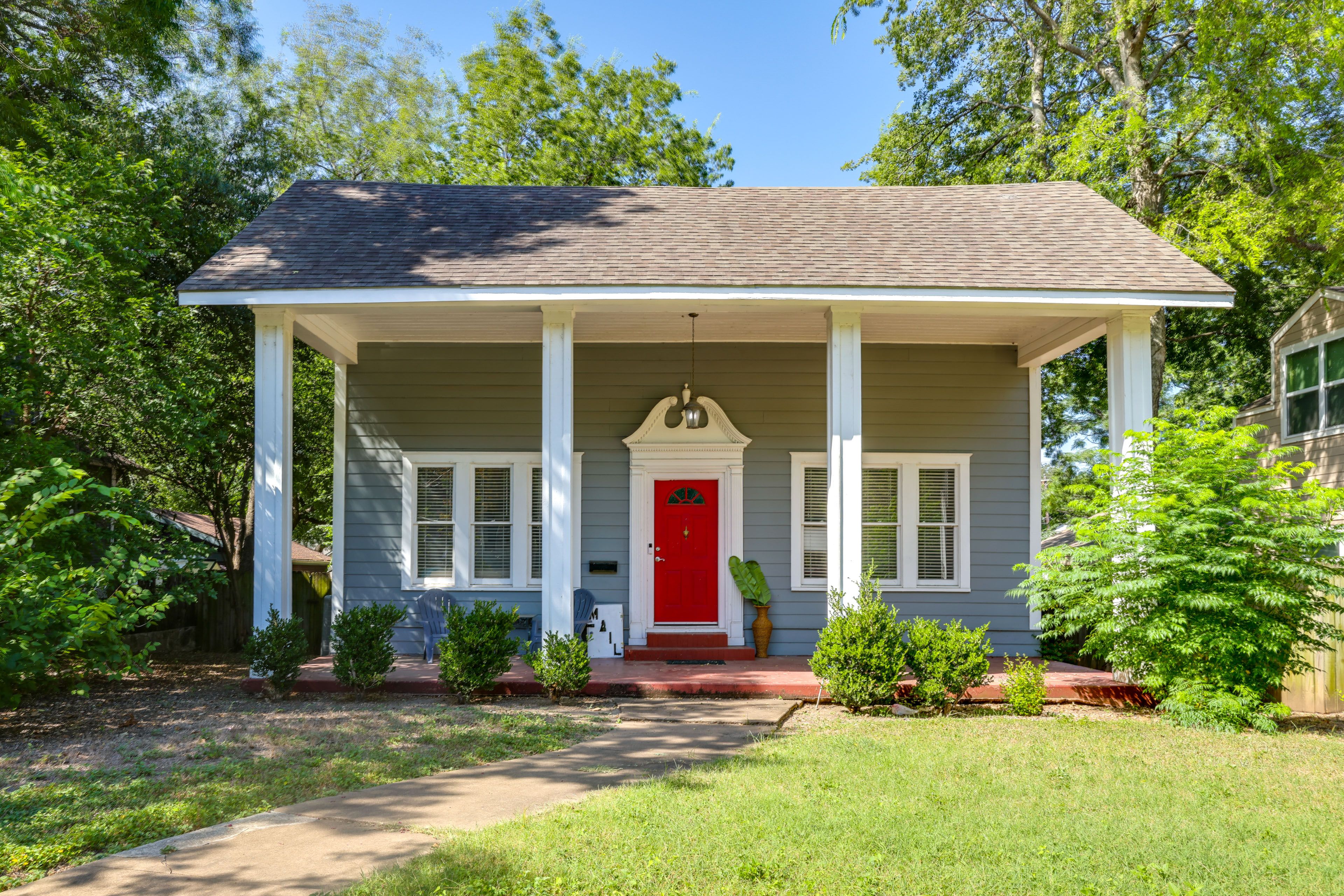 Exterior | Driveway (2 Vehicles)