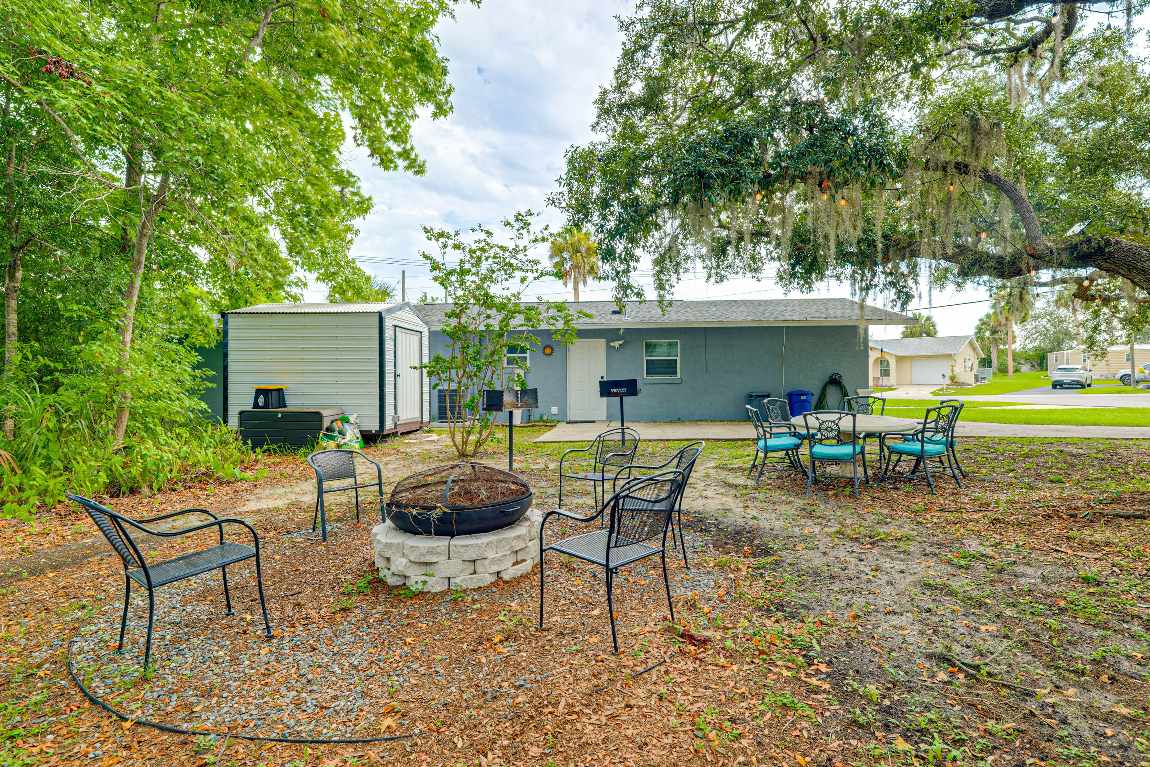 Shared Courtyard | Fire Pit | Dining Area | Hammocks