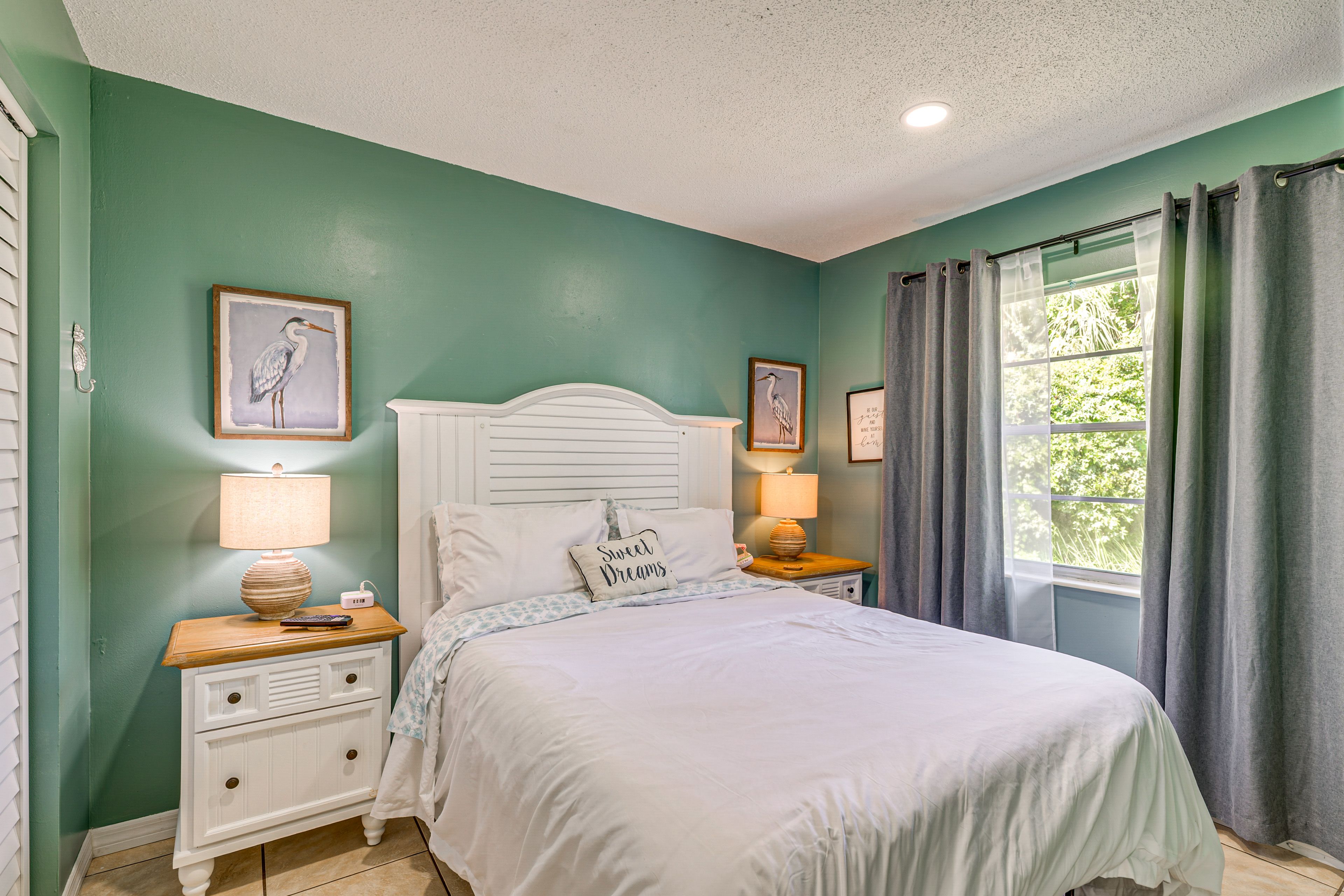 Bedroom 2 | Queen Bed