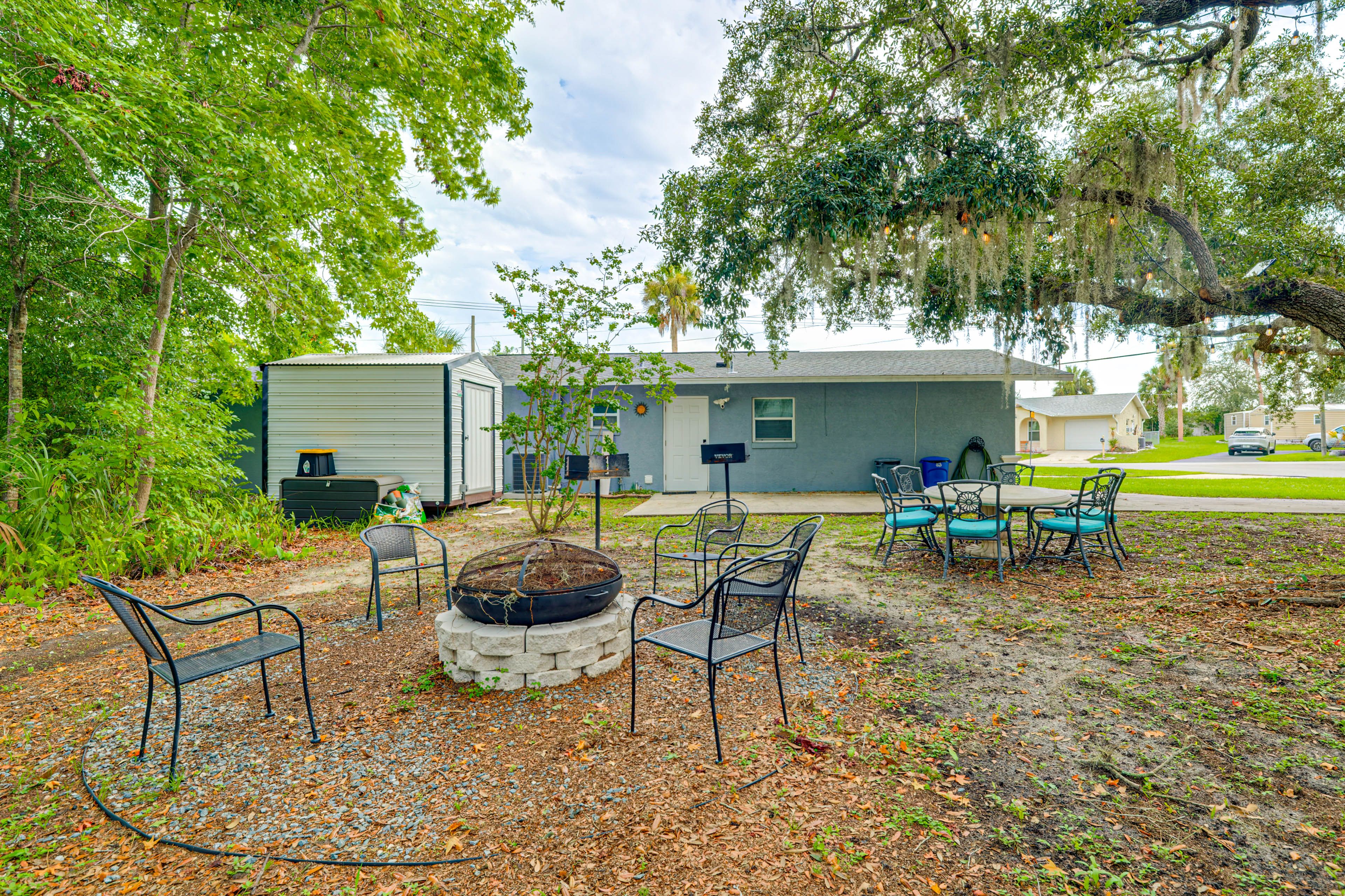 Shared Courtyard | Fire Pit | Dining Area | Hammocks