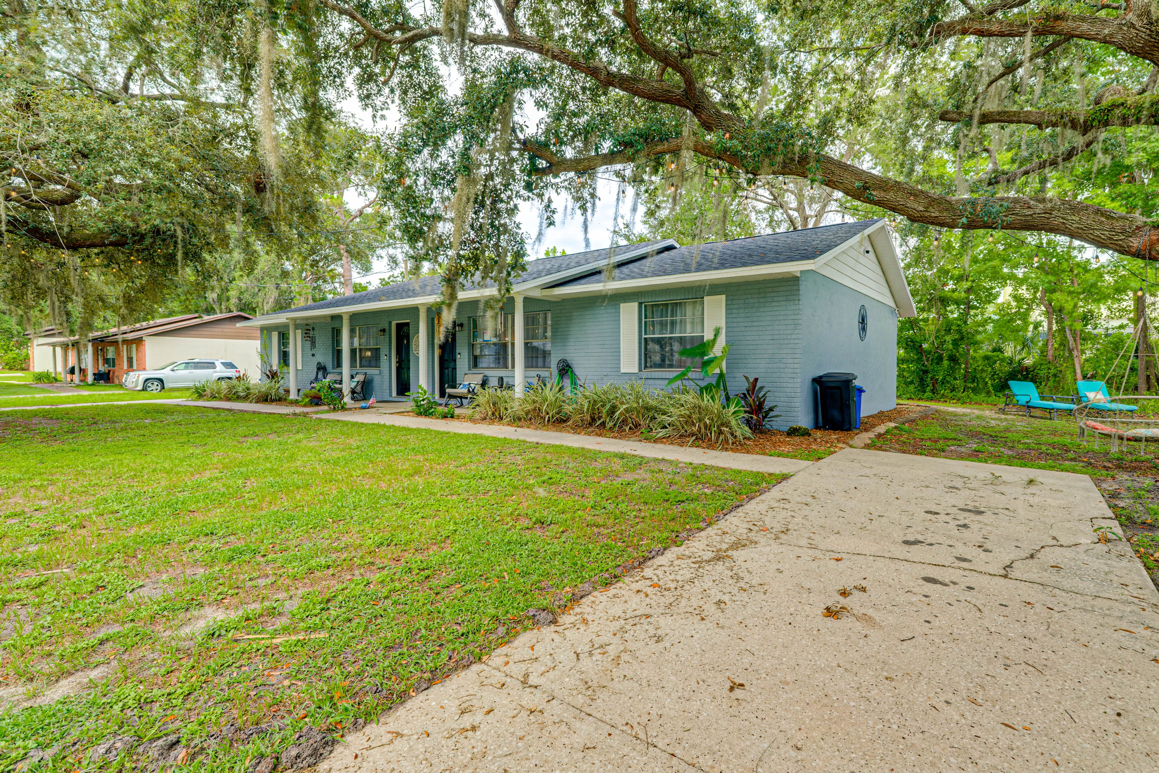Parking | Driveway | RV/Trailer/Boat Parking Allowed
