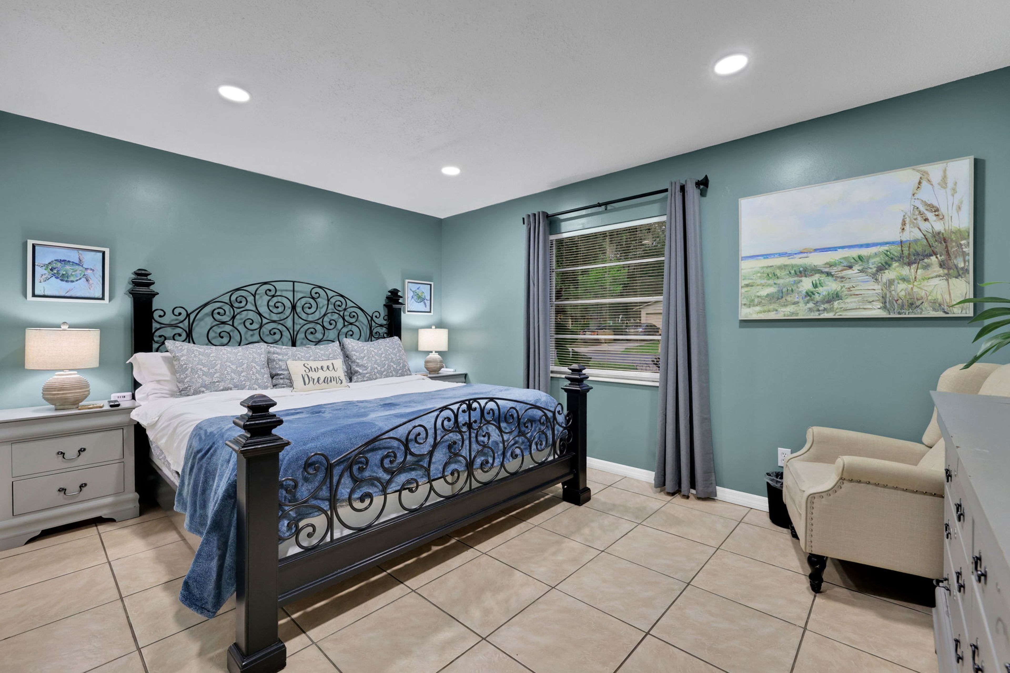 Bedroom 1 | King Bed