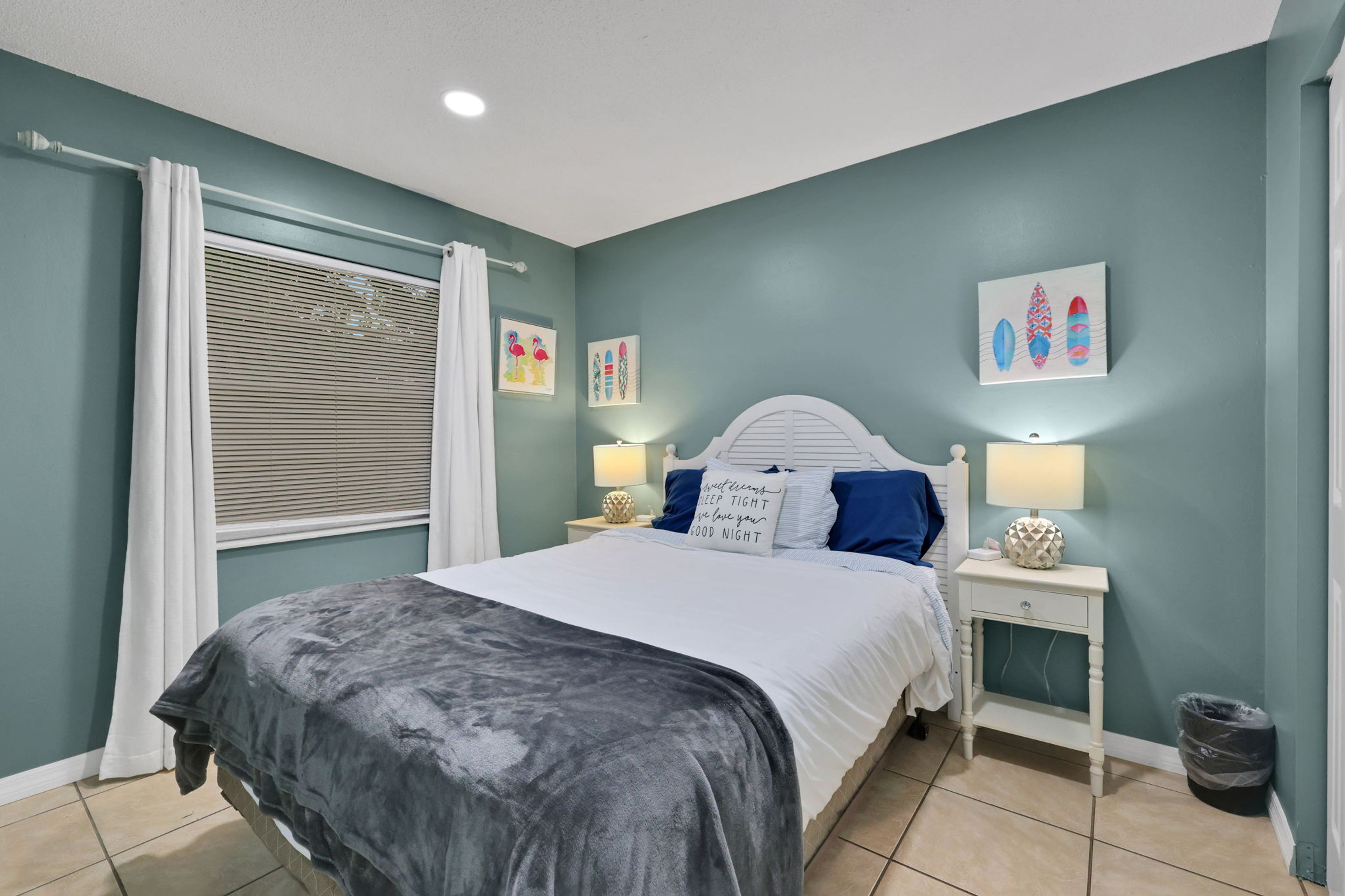 Bedroom 2 | Queen Bed