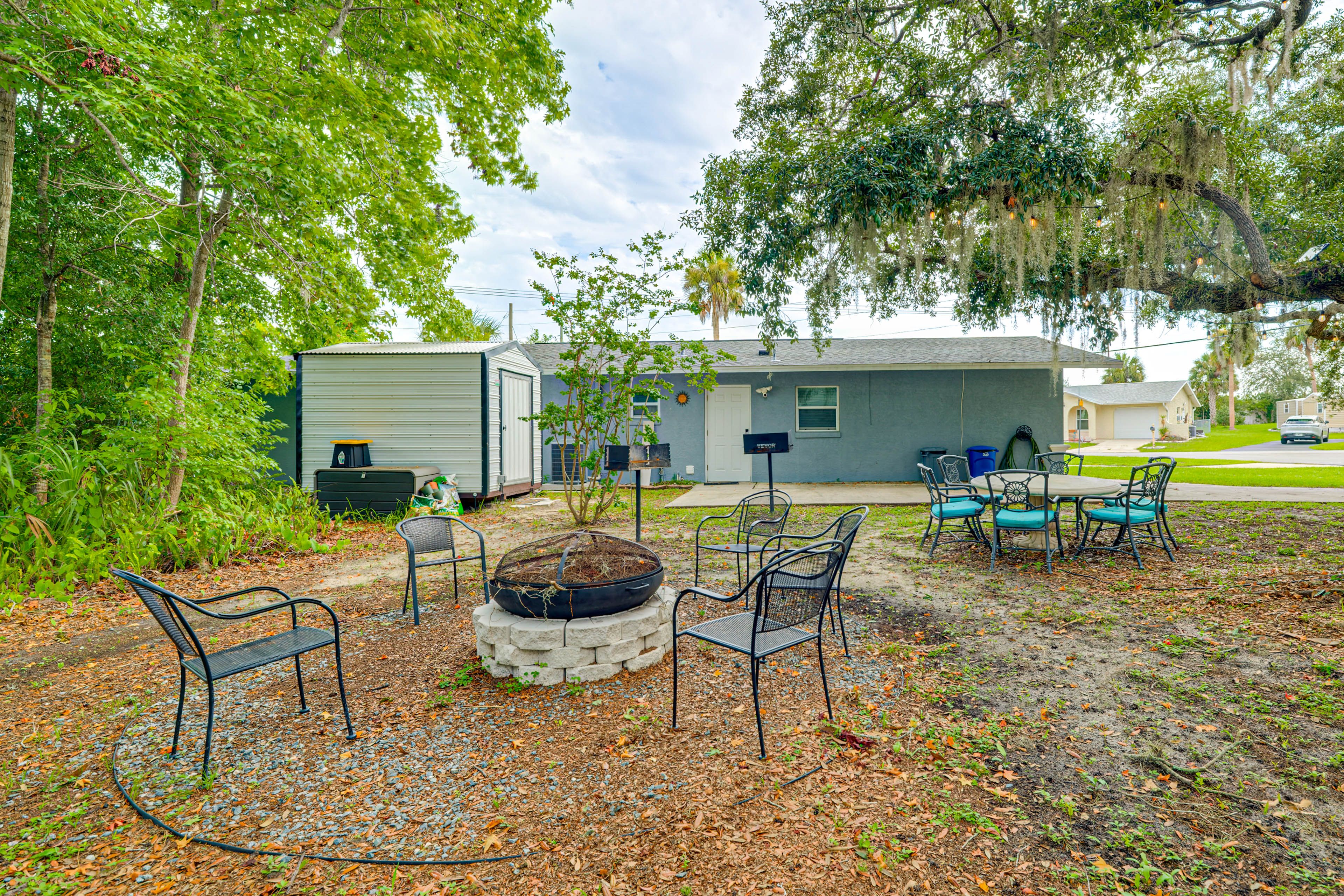 Shared Courtyard | Fire Pit | Dining Area | Hammocks